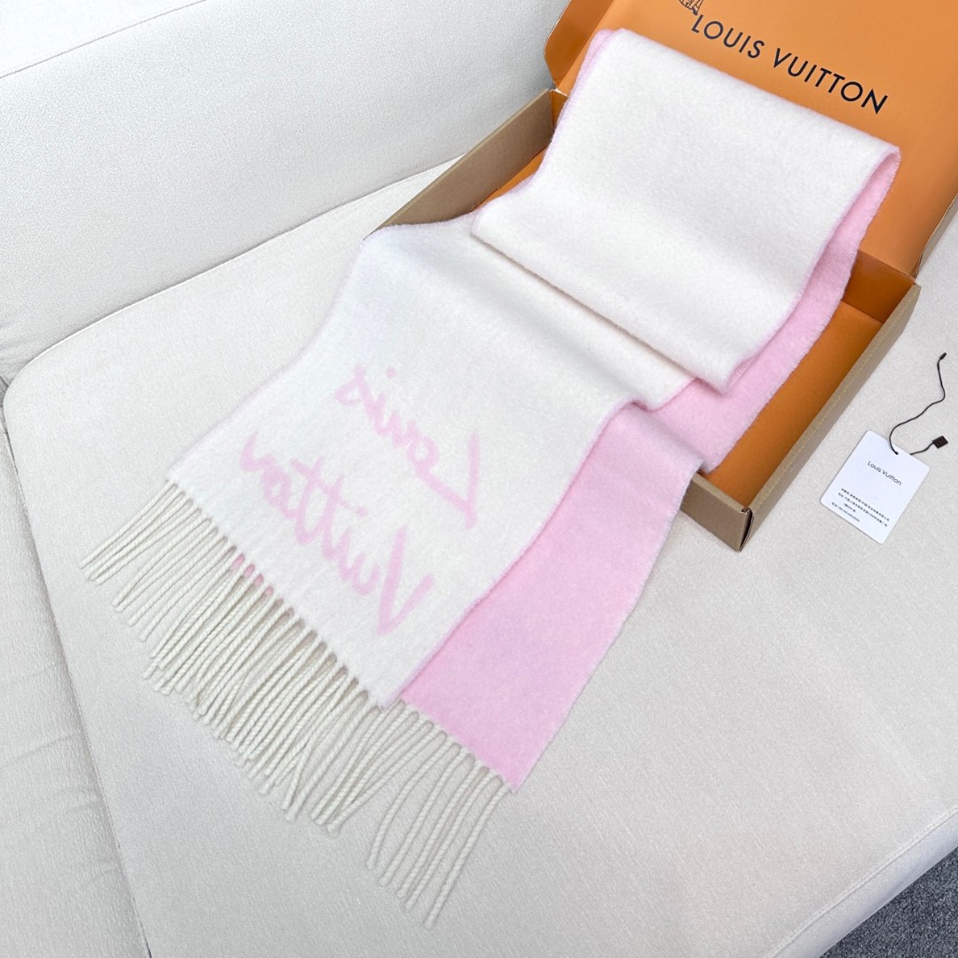 大驴家24年最美的围巾没有之一，独家首发，Fluffygram 围巾取材羊驼毛和绵羊毛混纺，以拉绒处理营