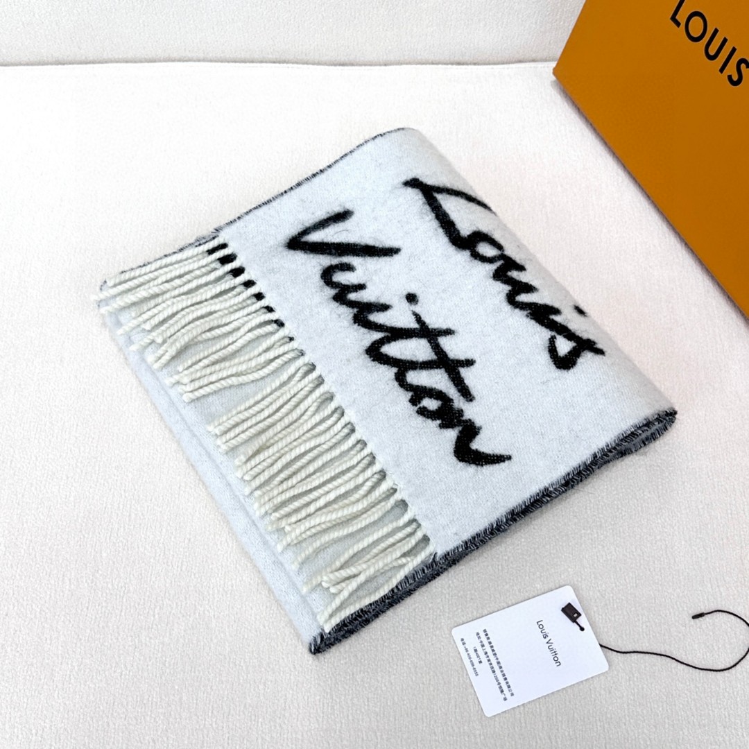 大驴家24年最美的围巾没有之一，独家首发，Fluffygram 围巾取材羊驼毛和绵羊毛混纺，以拉绒处理营