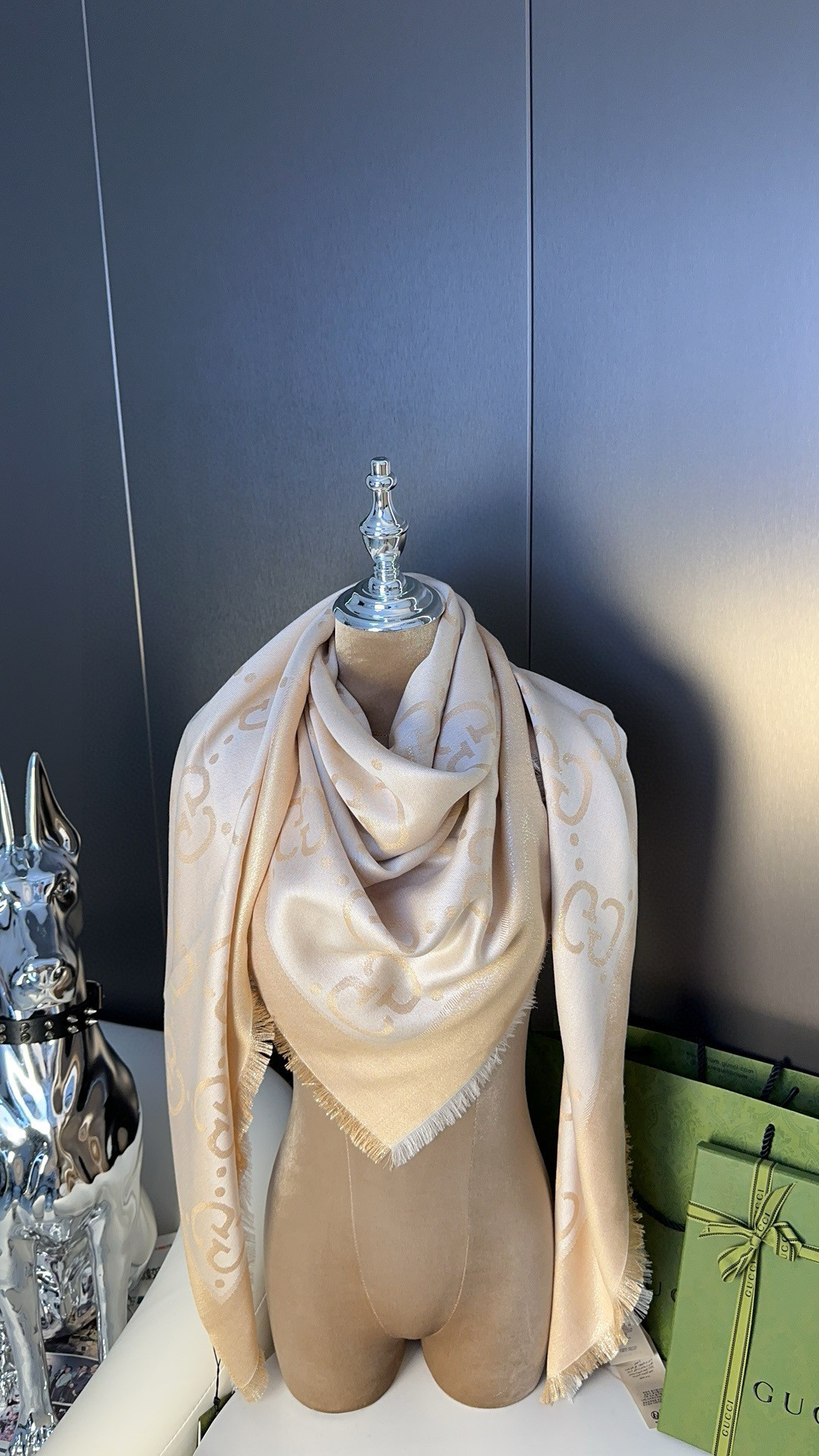 💕G家【GG金线提花披肩140】方巾，璀璨至极，女神必备的，实物真的美得太闪耀了，品质极好‼️款式经典，