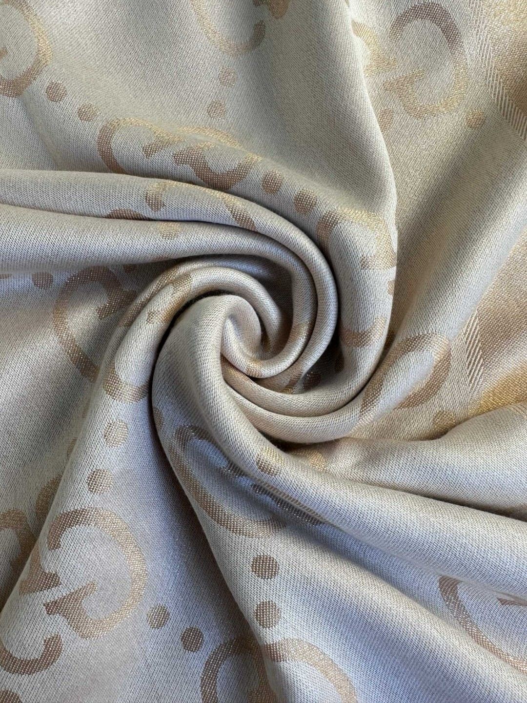 💕G家【GG金线提花披肩140】方巾，璀璨至极，女神必备的，实物真的美得太闪耀了，品质极好‼️款式经典，