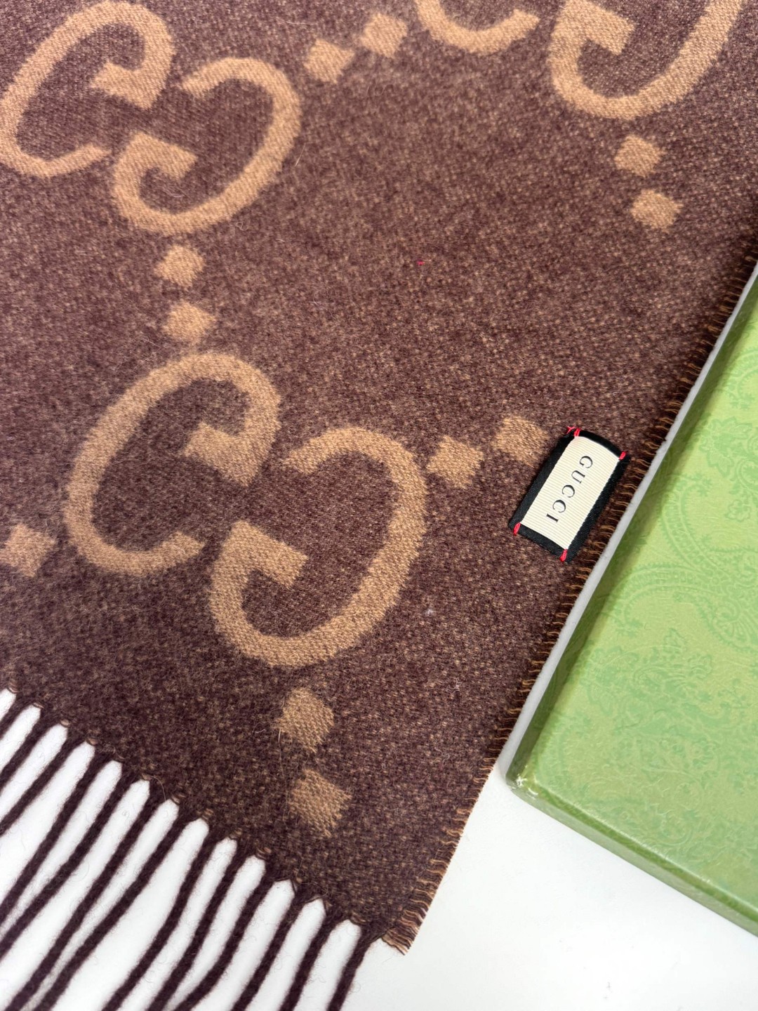 大G流苏 最新爆款 经典双大g 双面提花流苏围巾 原版原标，经典的设计 耐看百搭 规格45*200