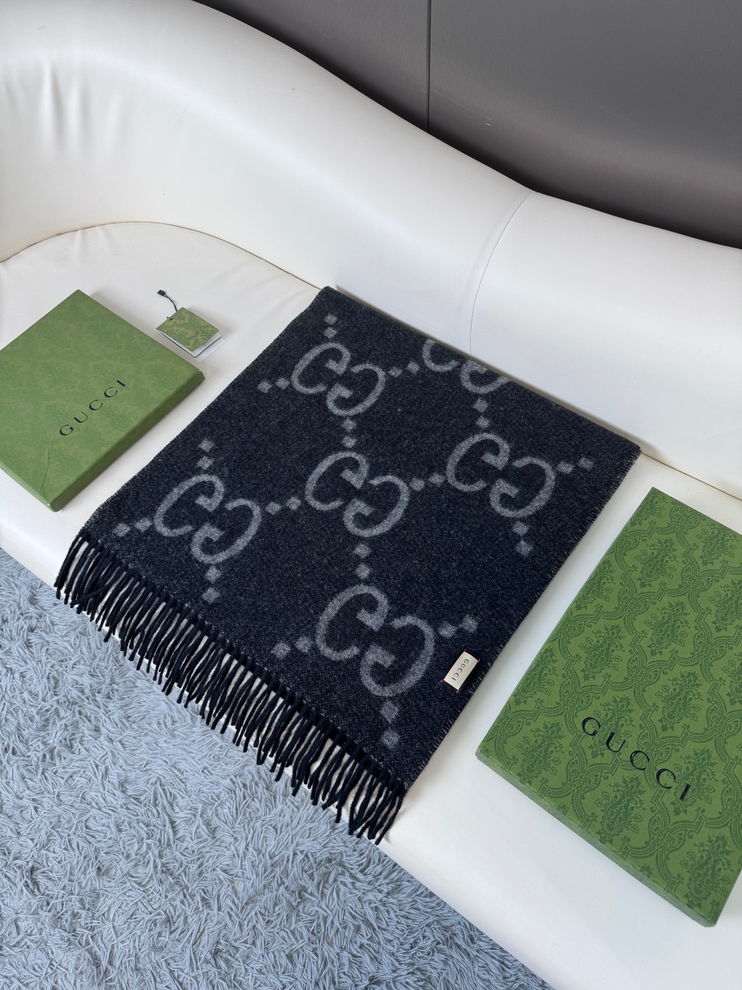 大G流苏 最新爆款 经典双大g 双面提花流苏围巾 原版原标，经典的设计 耐看百搭 规格45*200