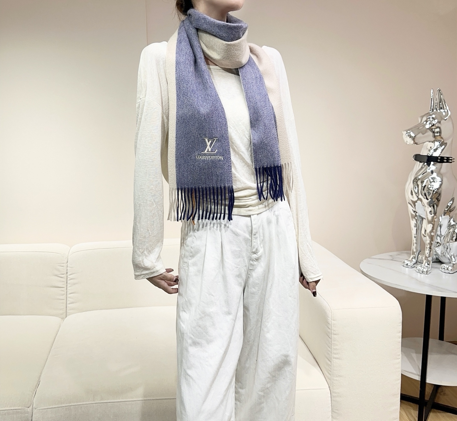 新款到❤️百分之百山羊绒！Lv难得的高端女款，非常正的男女士围巾~面料大爱，非常柔软细腻舒服‼大气简约，