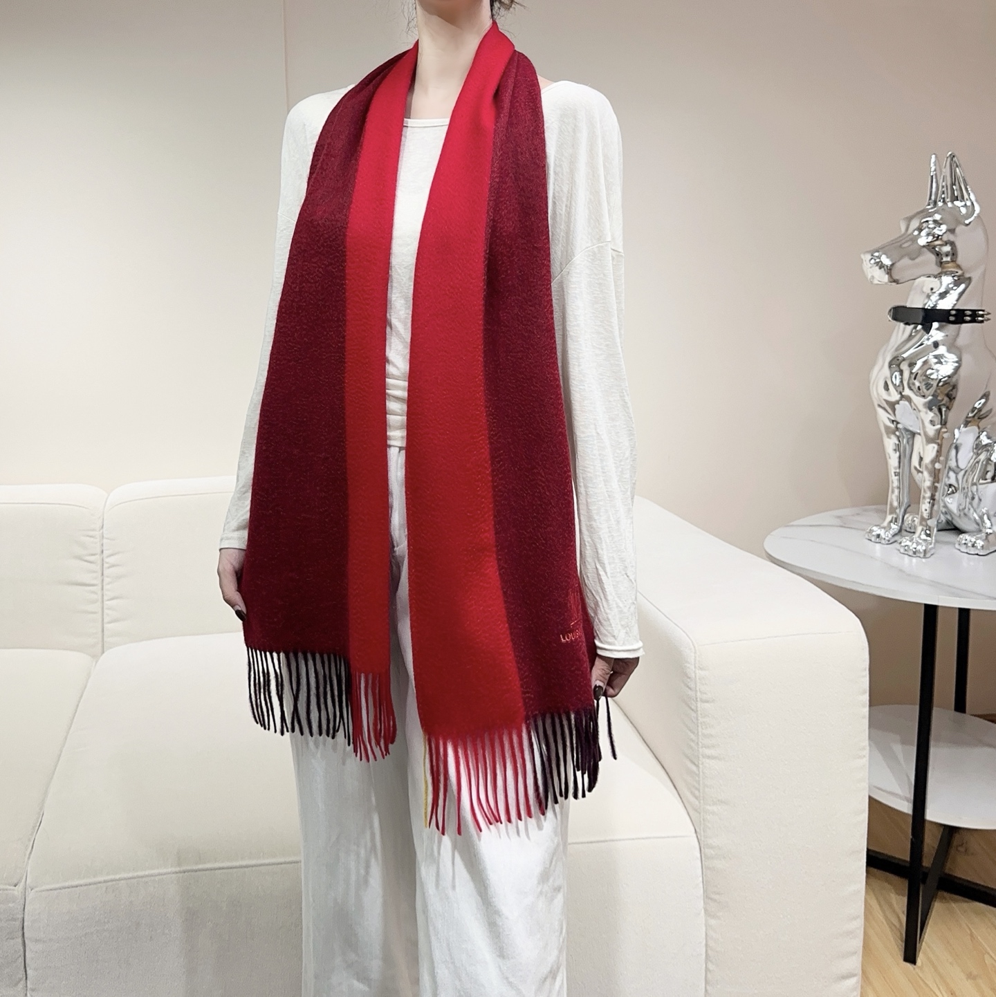 新款到❤️百分之百山羊绒！Lv难得的高端女款，非常正的男女士围巾~面料大爱，非常柔软细腻舒服‼大气简约，
