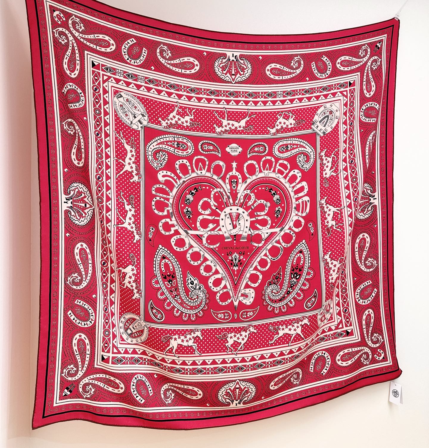 。上新❤️✨【双面同色 丝毛款】H家羊绒新款 买了都说好看‼️推荐💕【爱心骏马 140】羊绒方巾‼️H家