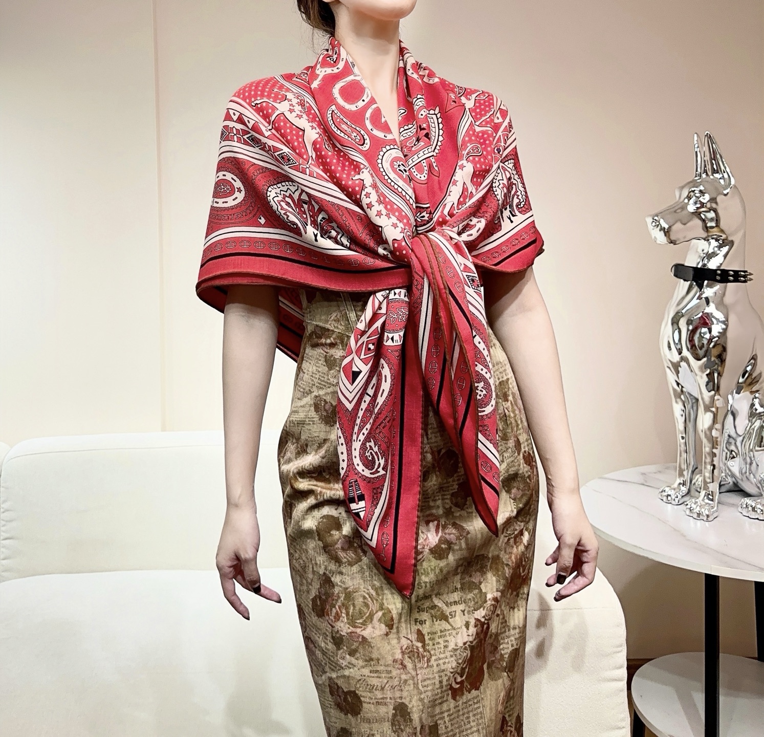 。上新❤️✨【双面同色 丝毛款】H家羊绒新款 买了都说好看‼️推荐💕【爱心骏马 140】羊绒方巾‼️H家