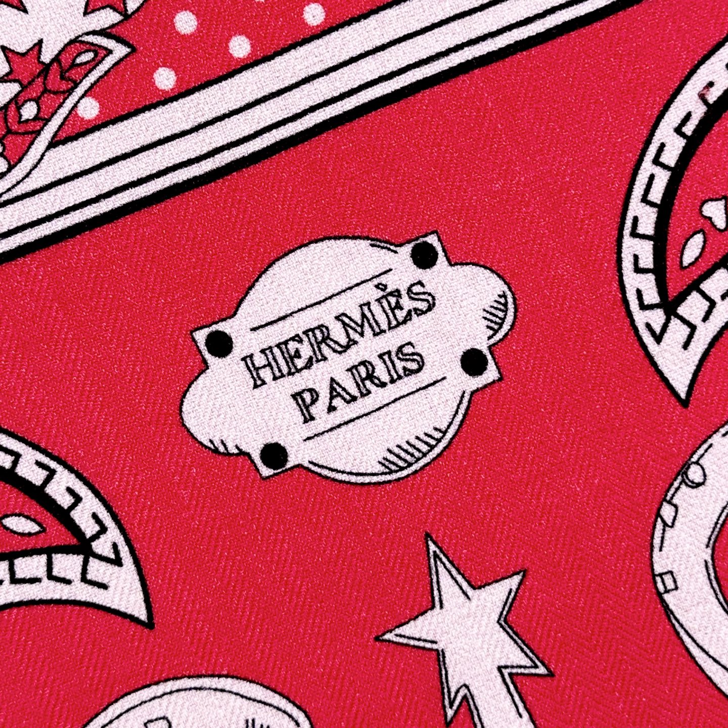 。上新❤️✨【双面同色 丝毛款】H家羊绒新款 买了都说好看‼️推荐💕【爱心骏马 140】羊绒方巾‼️H家