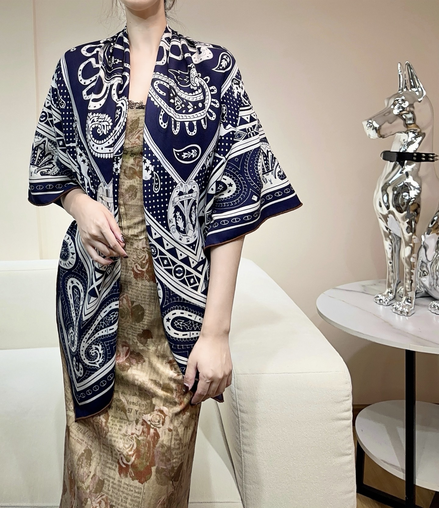 。上新❤️✨【双面同色 丝毛款】H家羊绒新款 买了都说好看‼️推荐💕【爱心骏马 140】羊绒方巾‼️H家