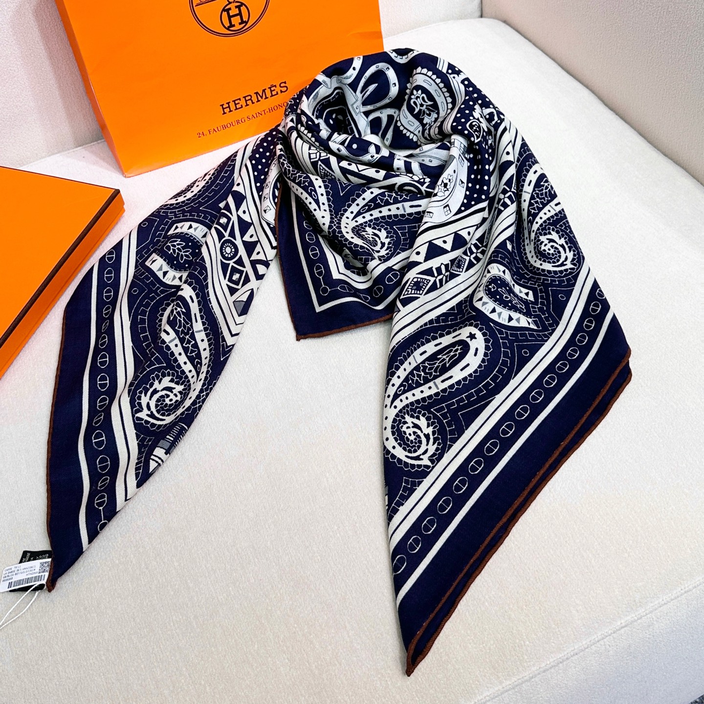 。上新❤️✨【双面同色 丝毛款】H家羊绒新款 买了都说好看‼️推荐💕【爱心骏马 140】羊绒方巾‼️H家