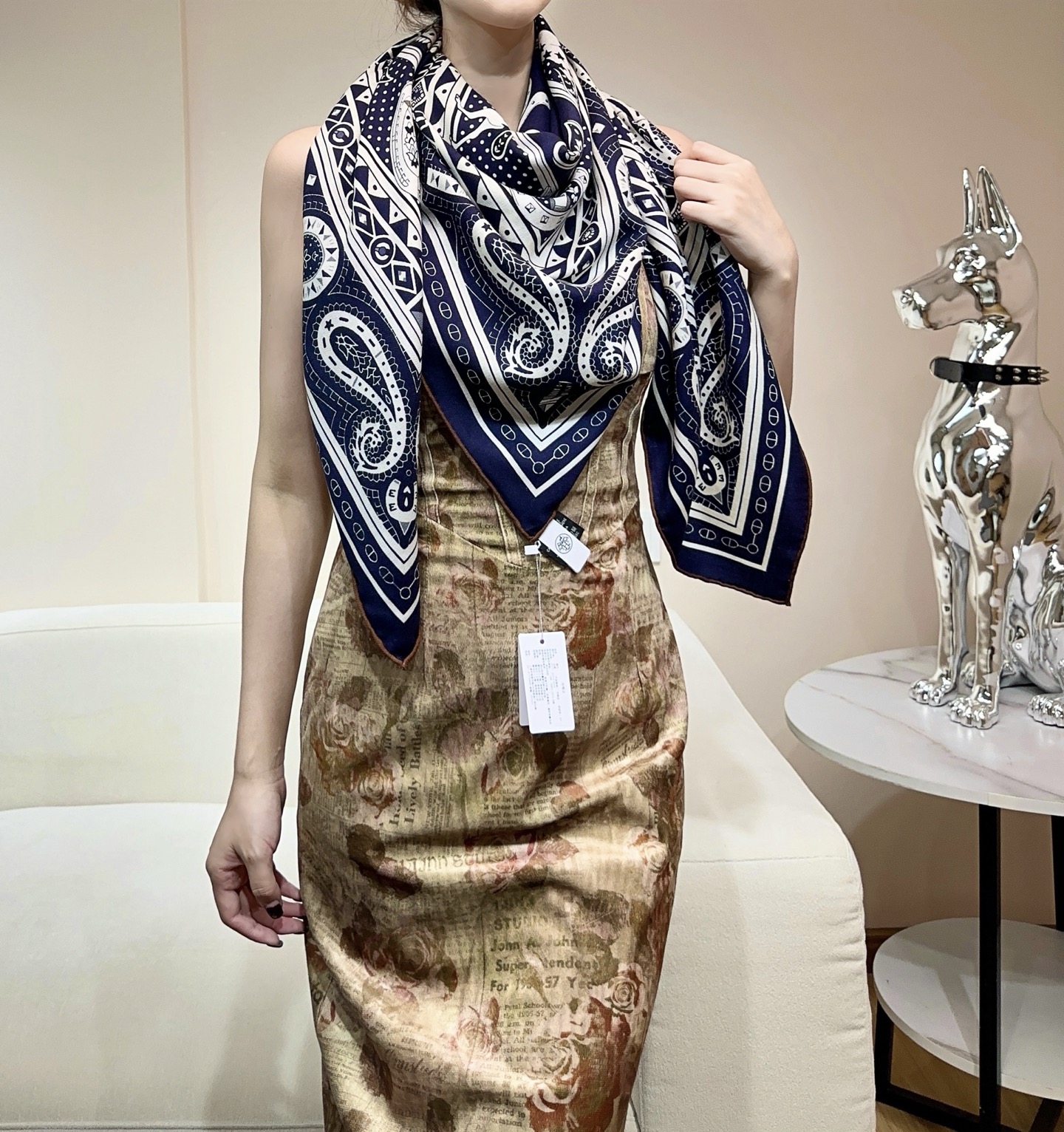 。上新❤️✨【双面同色 丝毛款】H家羊绒新款 买了都说好看‼️推荐💕【爱心骏马 140】羊绒方巾‼️H家