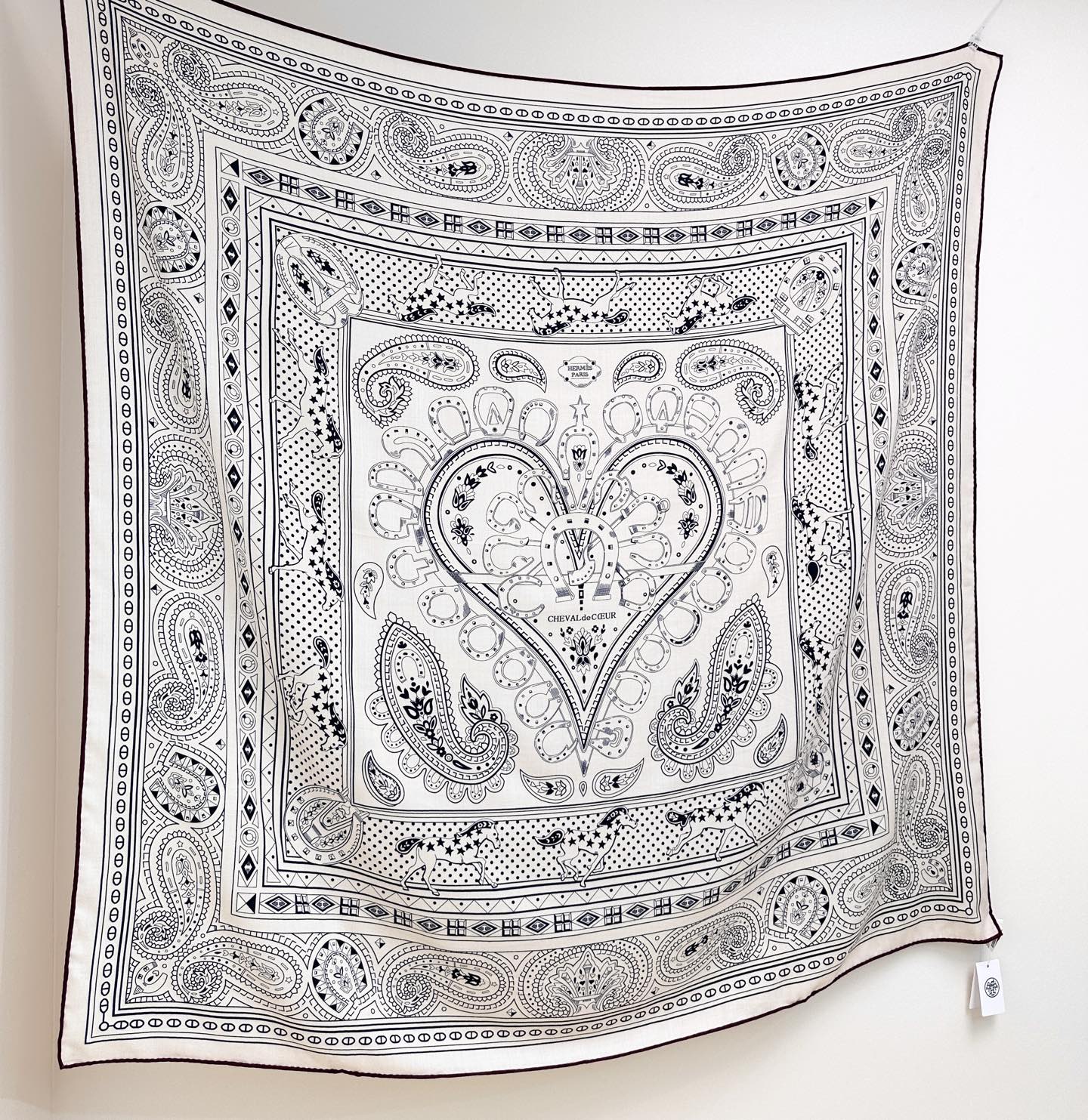 。上新❤️✨【双面同色 丝毛款】H家羊绒新款 买了都说好看‼️推荐💕【爱心骏马 140】羊绒方巾‼️H家