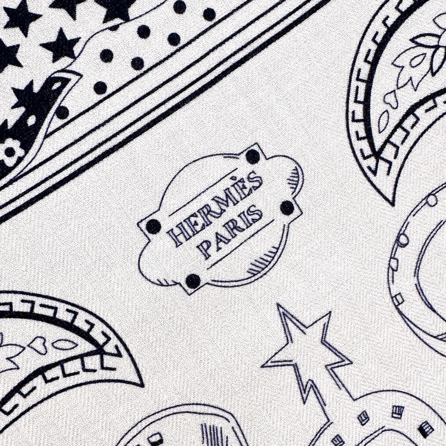 。上新❤️✨【双面同色 丝毛款】H家羊绒新款 买了都说好看‼️推荐💕【爱心骏马 140】羊绒方巾‼️H家