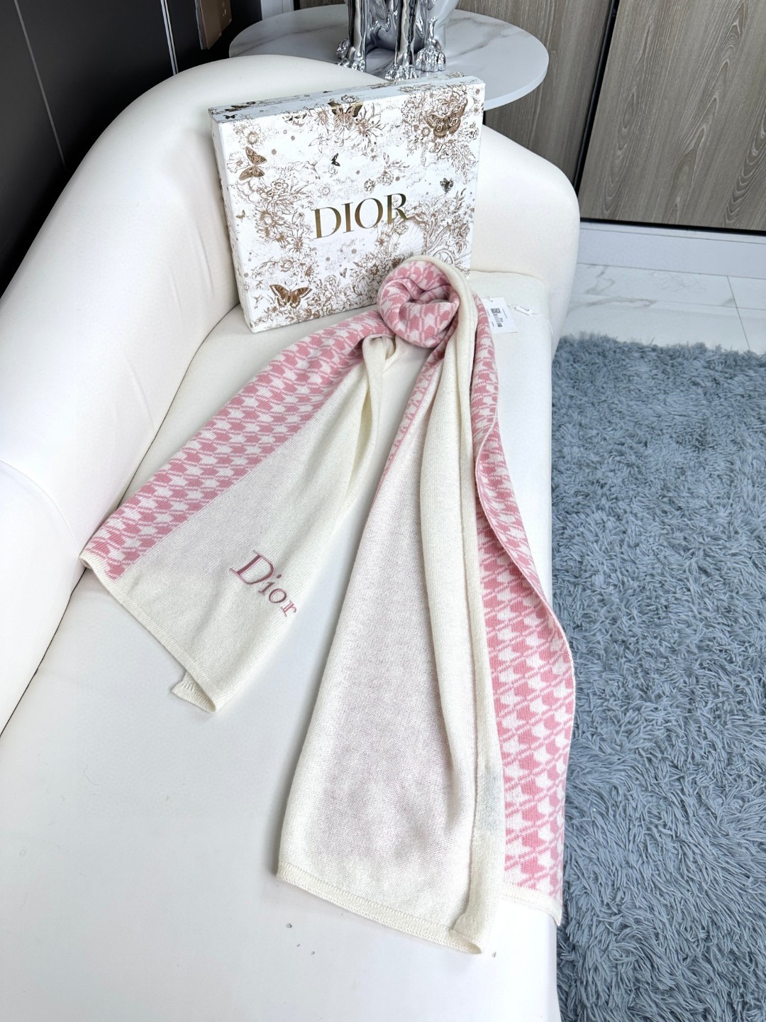 上新！2025年D家今年的热卖款围巾！羊绒针织围巾，Dior限量款，必入！！！免代购！限量的秀场千鸟格以