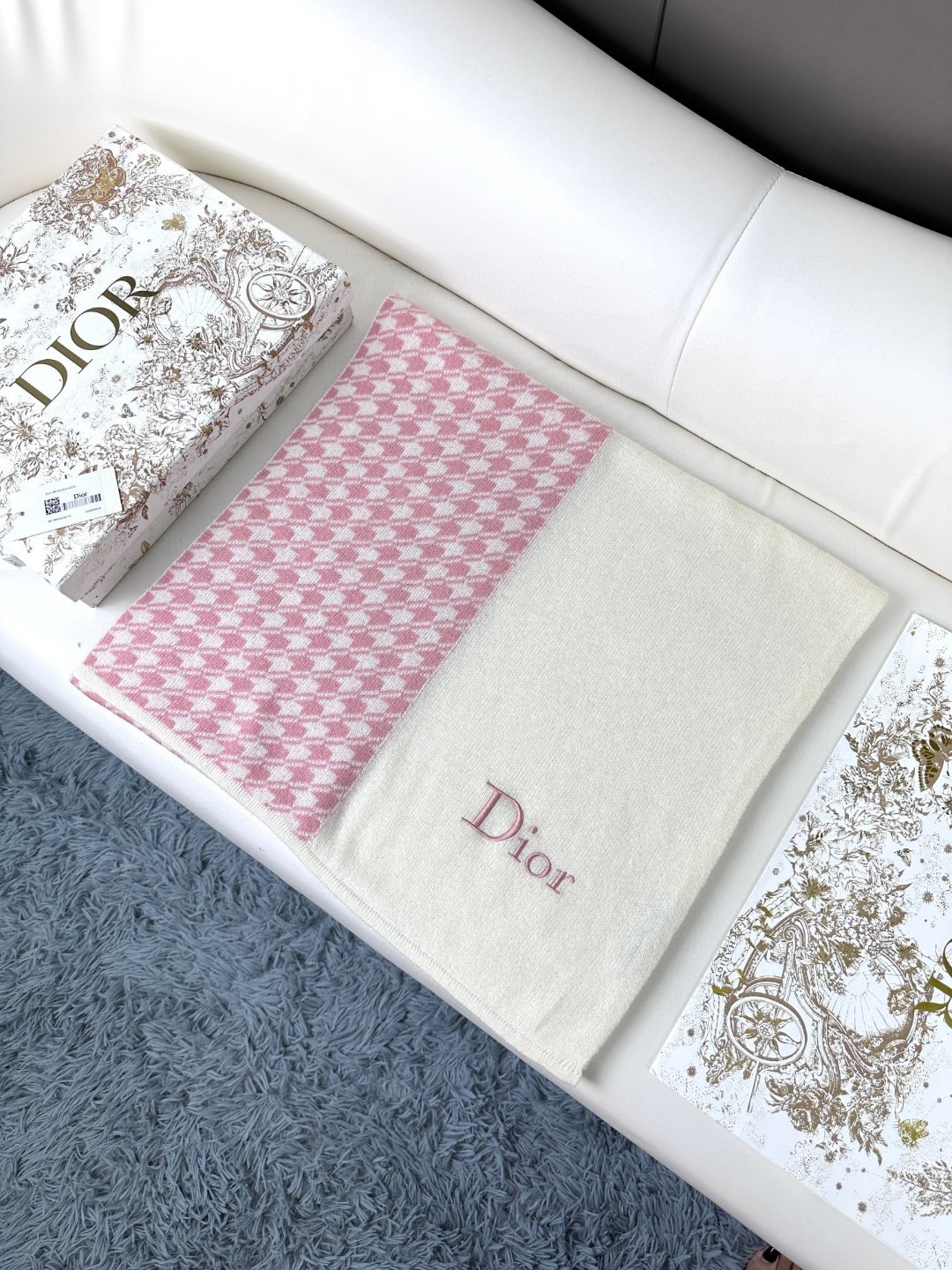上新！2025年D家今年的热卖款围巾！羊绒针织围巾，Dior限量款，必入！！！免代购！限量的秀场千鸟格以