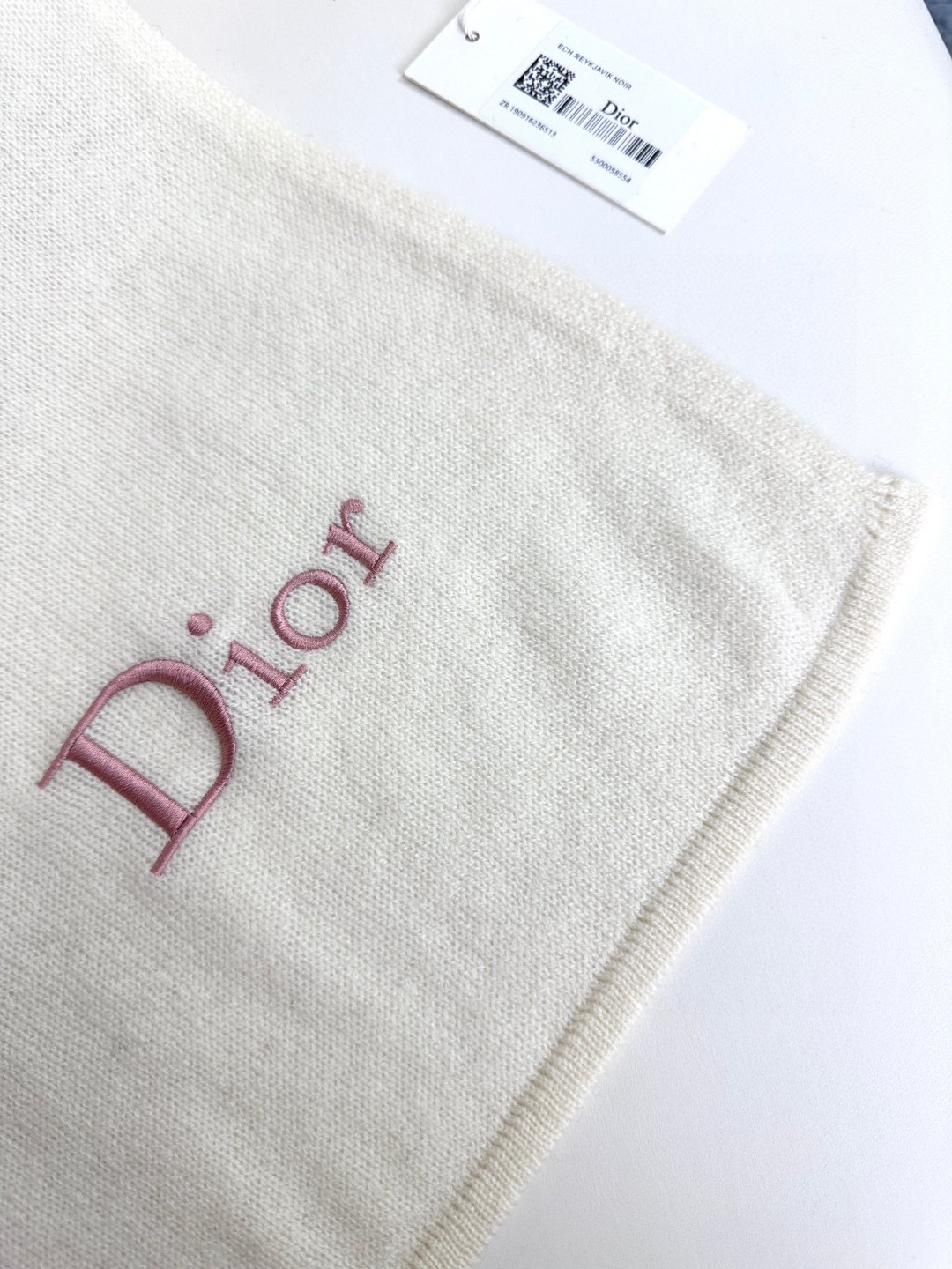 上新！2025年D家今年的热卖款围巾！羊绒针织围巾，Dior限量款，必入！！！免代购！限量的秀场千鸟格以