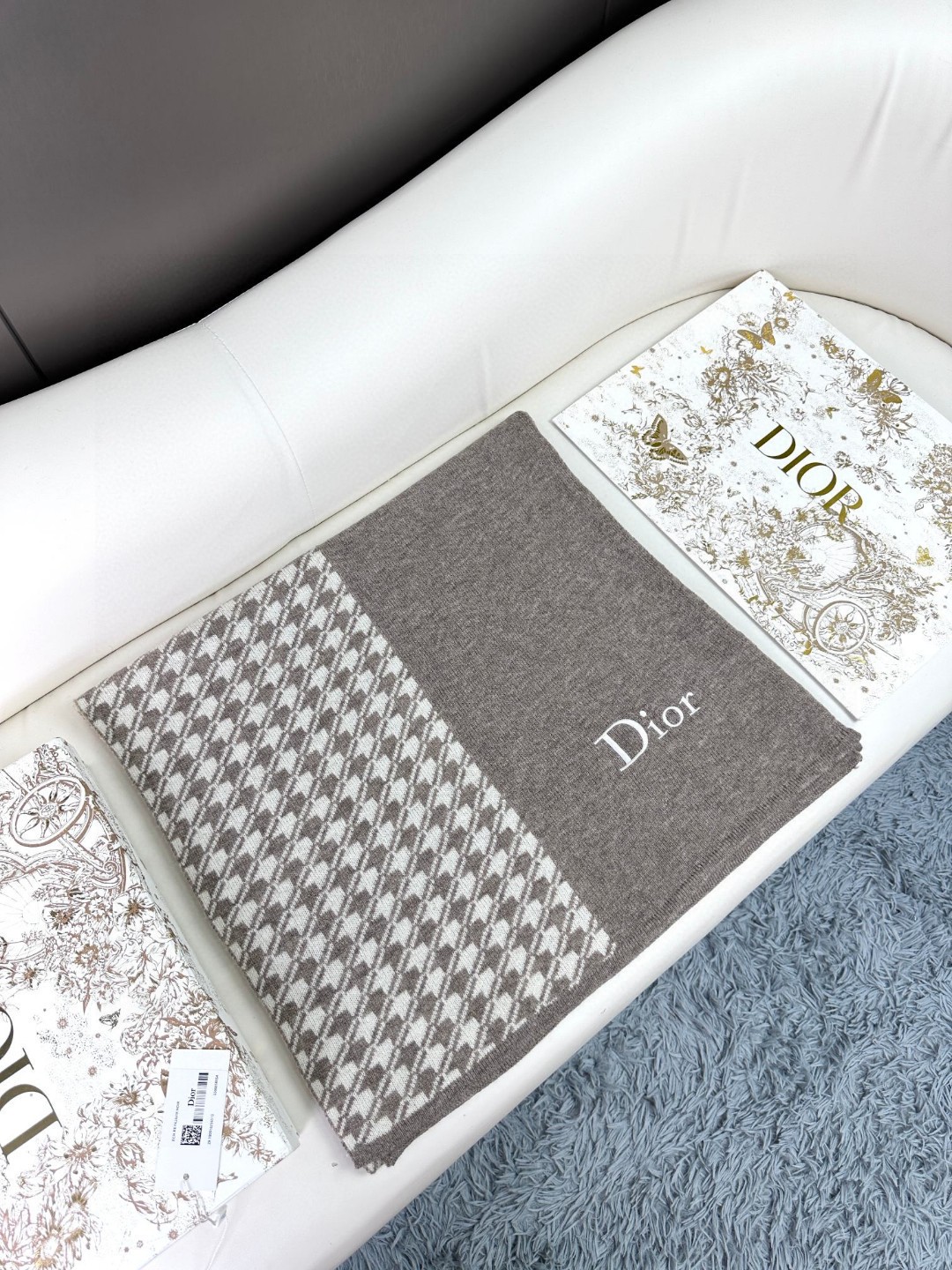 上新！2025年D家今年的热卖款围巾！羊绒针织围巾，Dior限量款，必入！！！免代购！限量的秀场千鸟格以