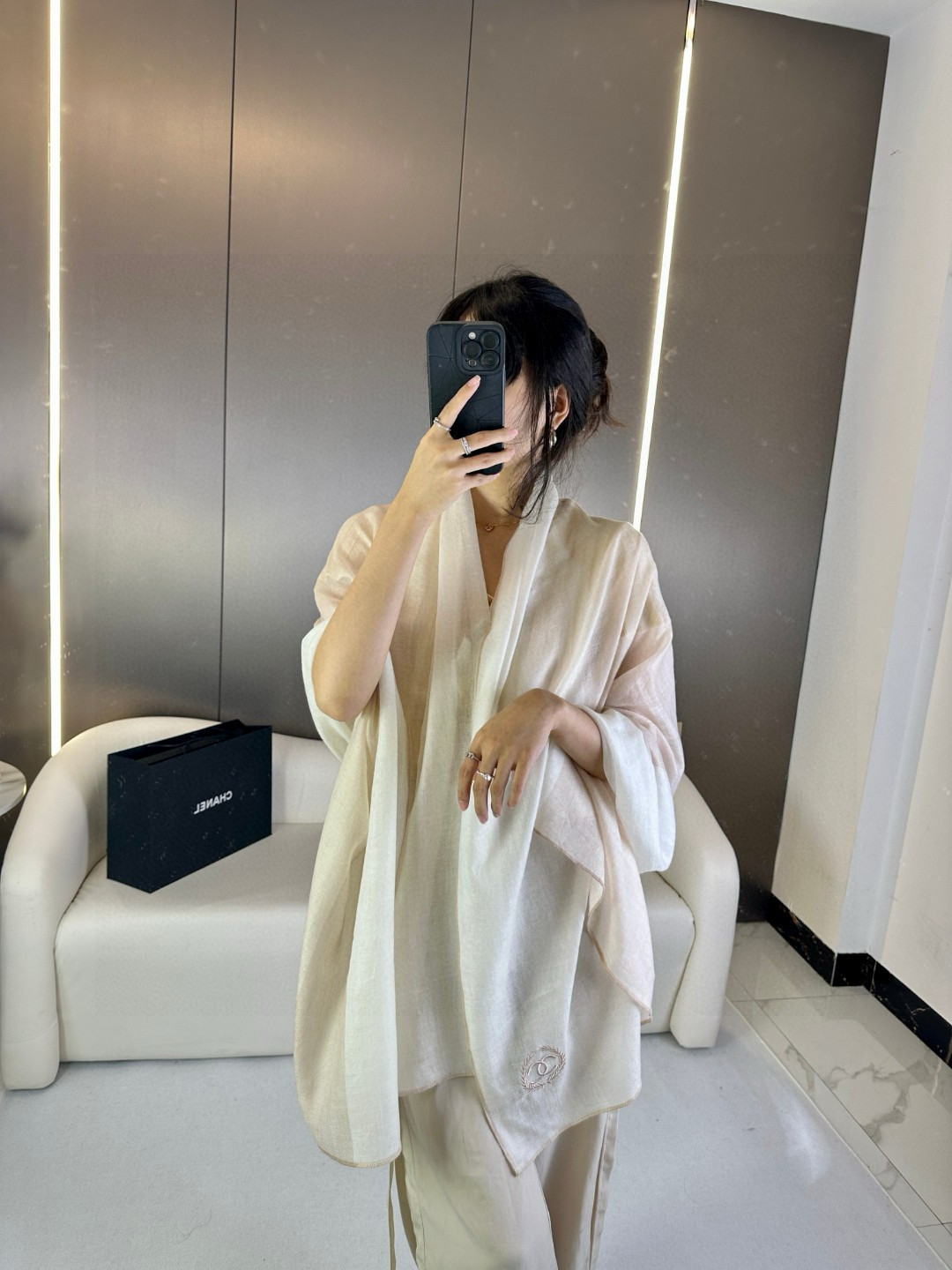 CHANEL🌾新款到，重点推荐！！！高级舒适时髦气质。香奈儿这款触动内心的柔美围巾，无法模仿的颜色和气质