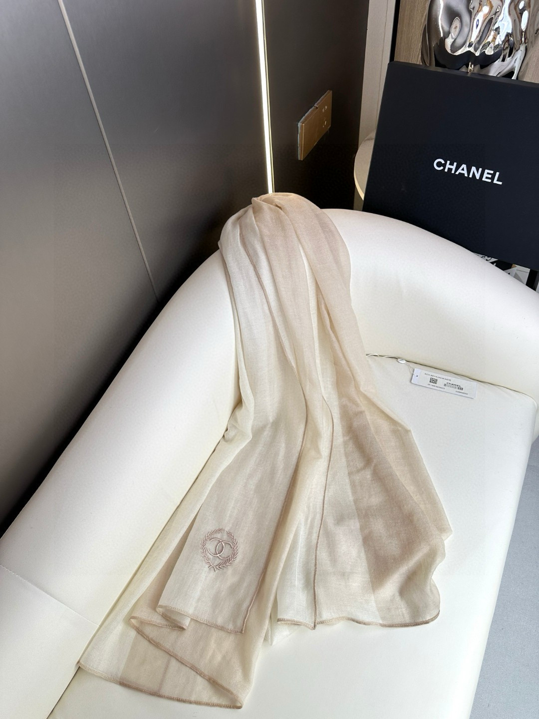 CHANEL🌾新款到，重点推荐！！！高级舒适时髦气质。香奈儿这款触动内心的柔美围巾，无法模仿的颜色和气质