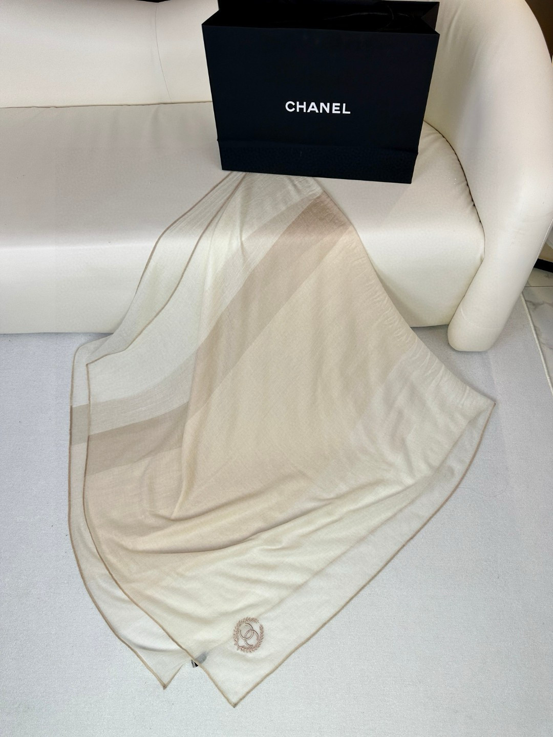 CHANEL🌾新款到，重点推荐！！！高级舒适时髦气质。香奈儿这款触动内心的柔美围巾，无法模仿的颜色和气质