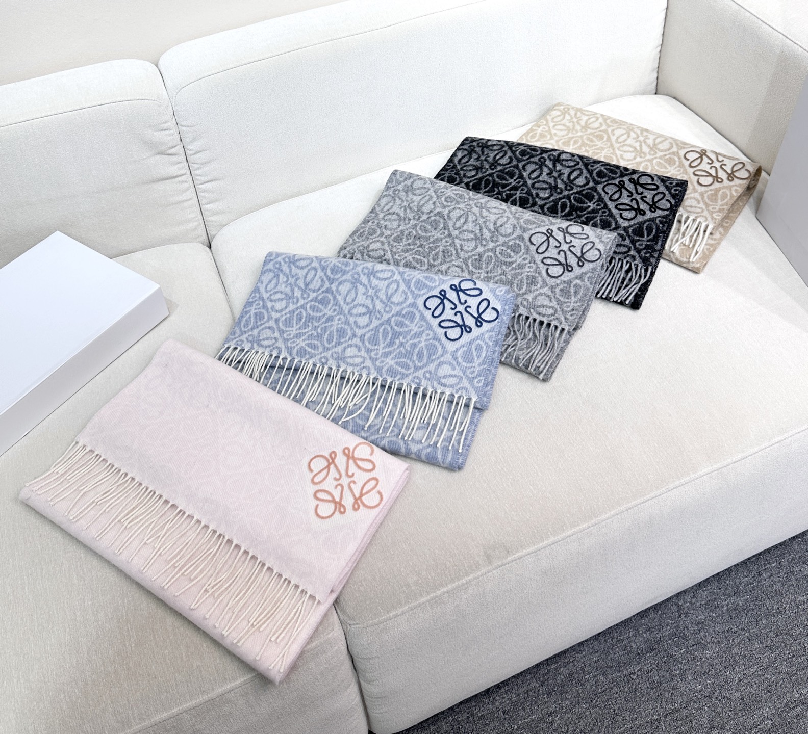 高品质五色到货！双吊版，手工缝标！ 火爆全网的 𝐋𝐨𝐞𝐰𝐞 ，原单品质！· - 双面Anagram 缇花