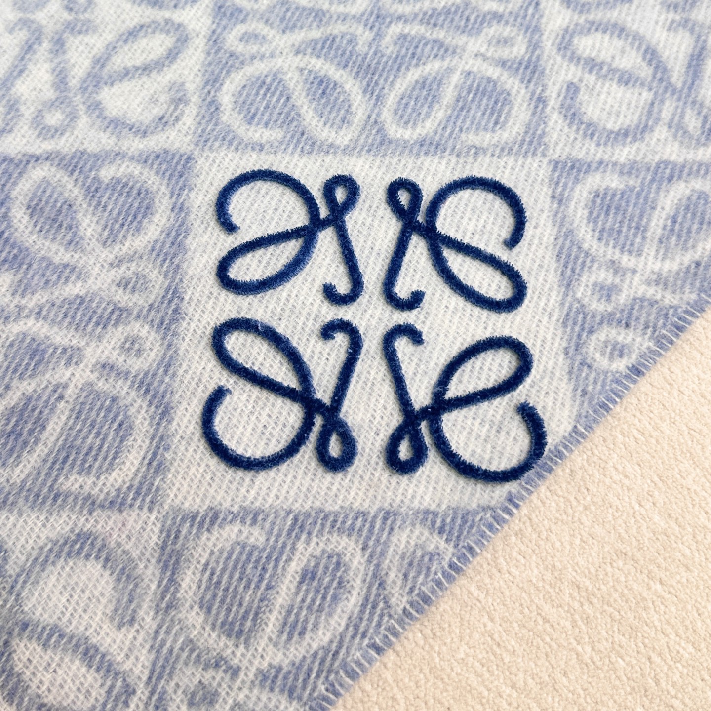 高品质五色到货！双吊版，手工缝标！ 火爆全网的 𝐋𝐨𝐞𝐰𝐞 ，原单品质！· - 双面Anagram 缇花