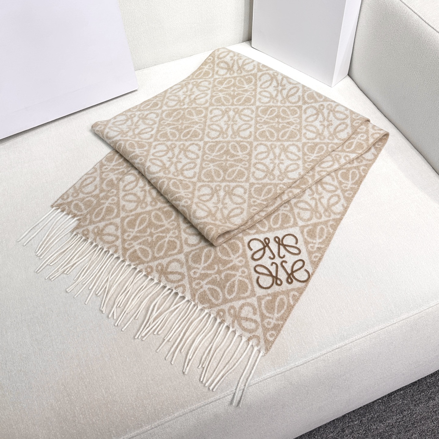 高品质五色到货！双吊版，手工缝标！ 火爆全网的 𝐋𝐨𝐞𝐰𝐞 ，原单品质！· - 双面Anagram 缇花