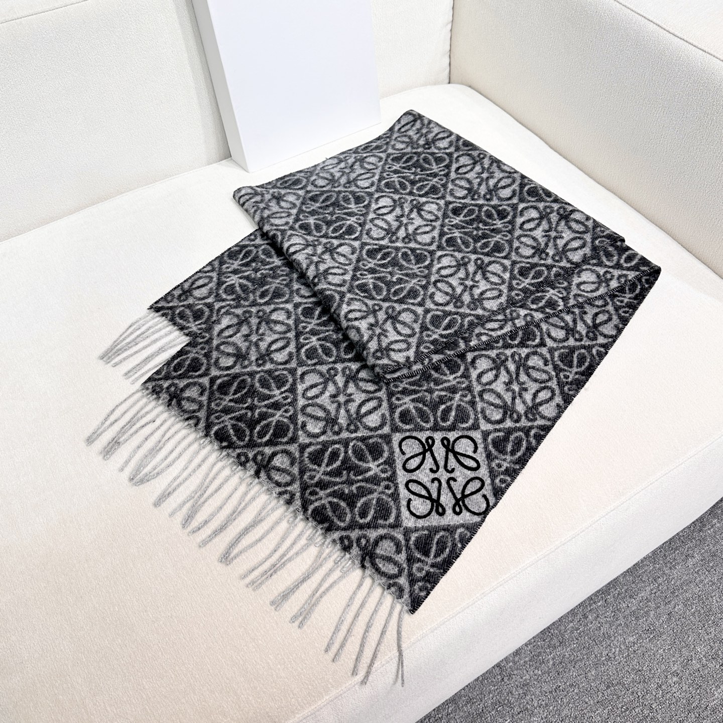 高品质五色到货！双吊版，手工缝标！ 火爆全网的 𝐋𝐨𝐞𝐰𝐞 ，原单品质！· - 双面Anagram 缇花