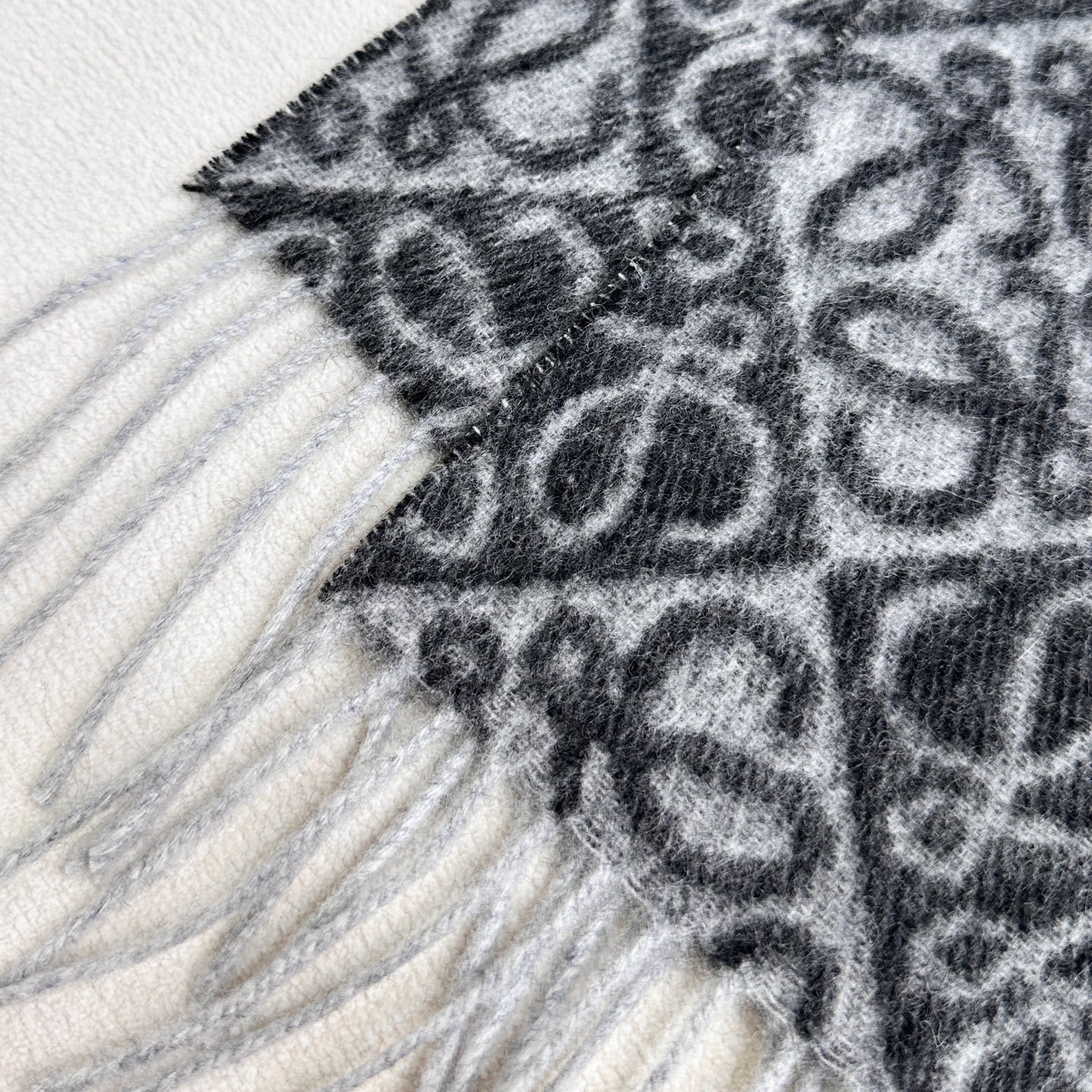 高品质五色到货！双吊版，手工缝标！ 火爆全网的 𝐋𝐨𝐞𝐰𝐞 ，原单品质！· - 双面Anagram 缇花