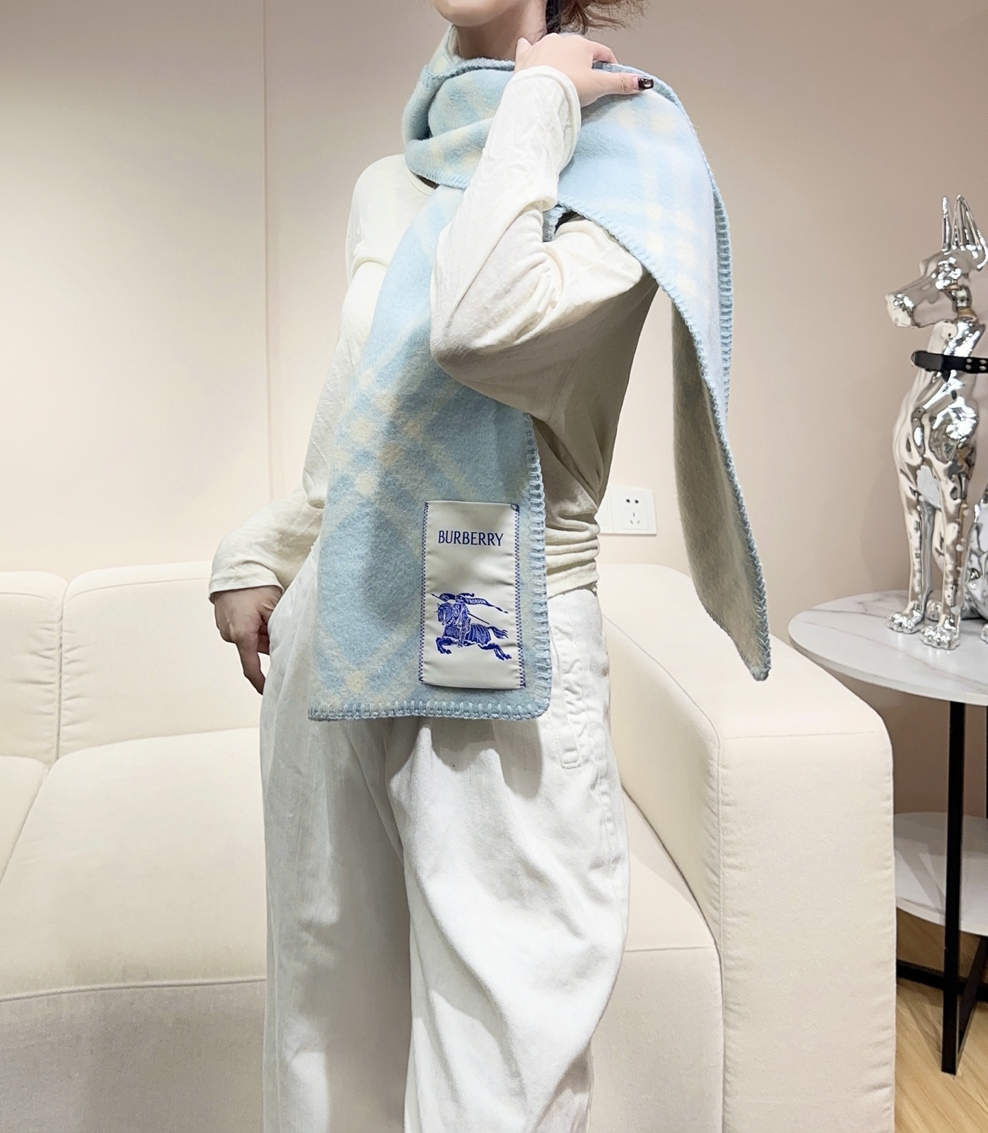 𝐁𝐮𝐫𝐛𝐞𝐫𝐫𝐲 • 2025《格纹连帽围巾》Size：195x30cm 100%绵羊毛经典格纹～干练气