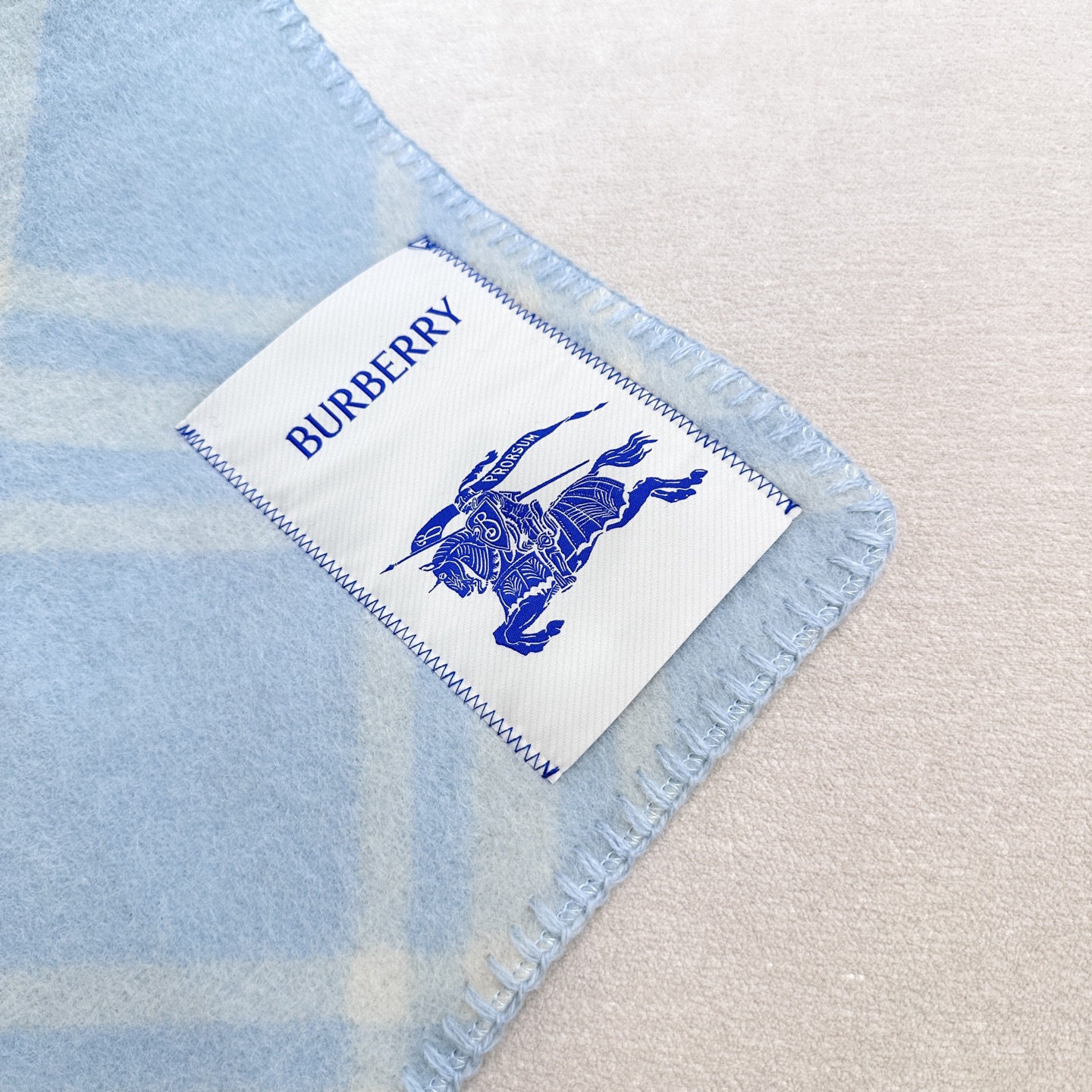 Burberry 𝐁𝐮𝐫𝐛𝐞𝐫𝐫𝐲 • 2025格纹连帽围巾