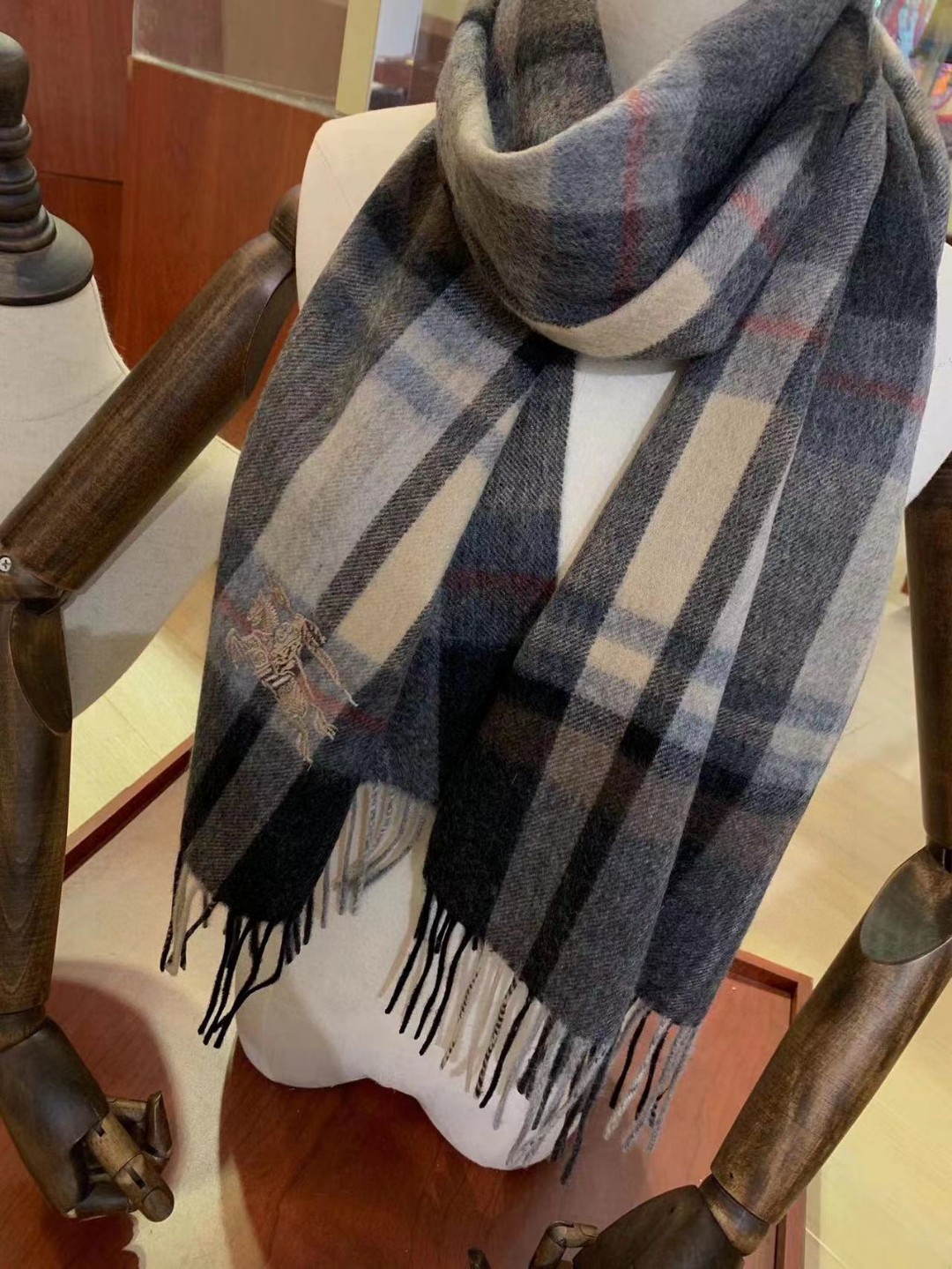 【帅气绅士有型No.1✓❗️】▪️怒赞推荐‼️高端男士款~超级无敌软糯的深度水波纹男士纯羊绒围巾！设计真