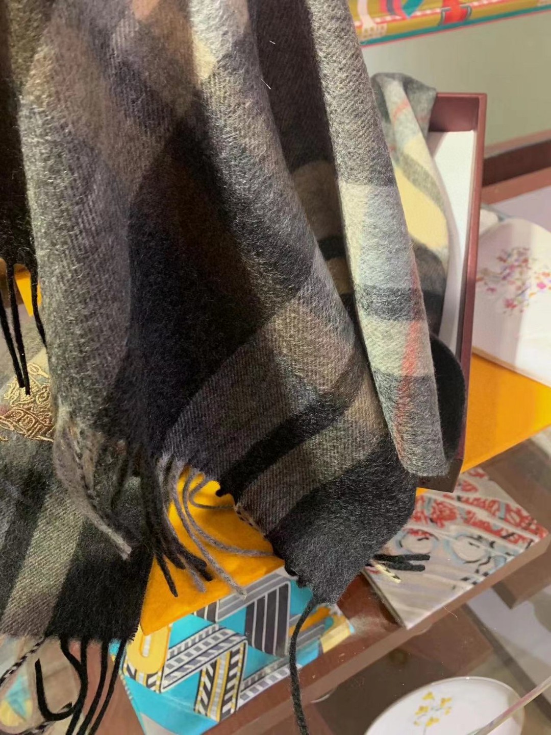 【帅气绅士有型No.1✓❗️】▪️怒赞推荐‼️高端男士款~超级无敌软糯的深度水波纹男士纯羊绒围巾！设计真