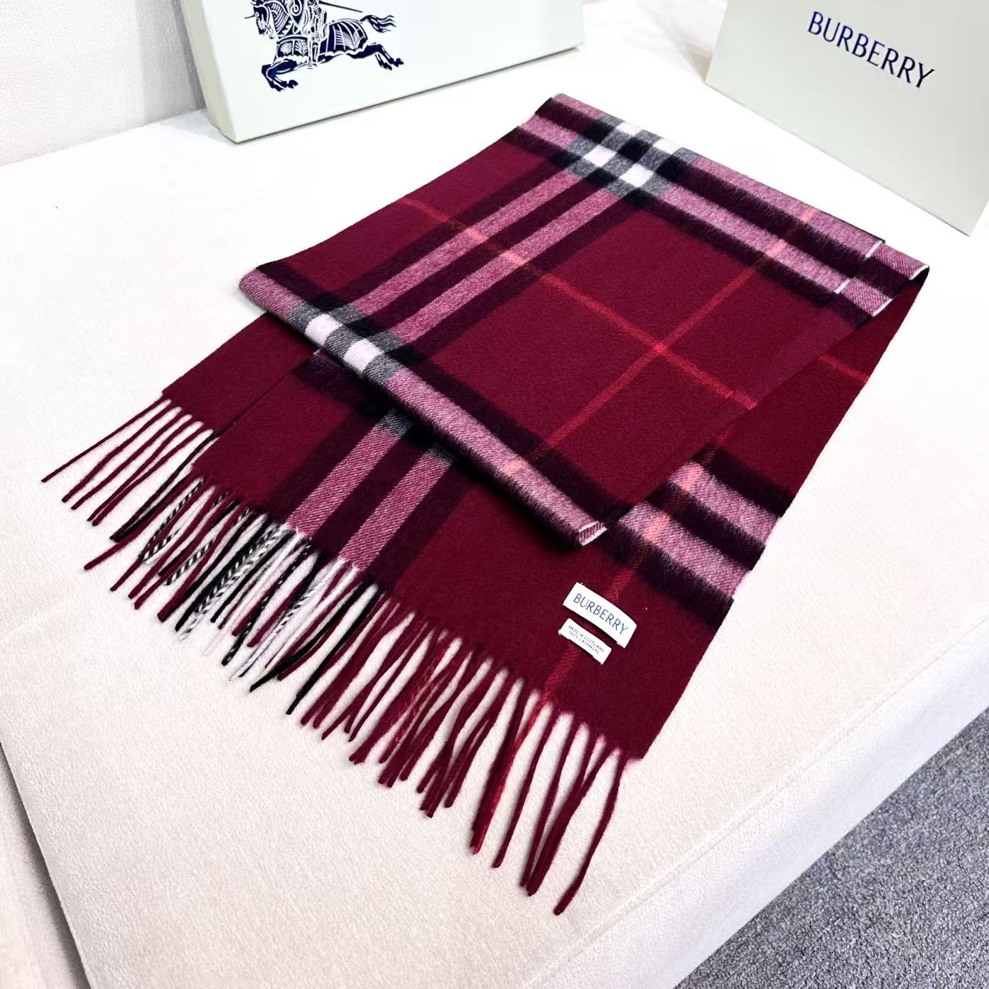 高品质新标到货！𝐁𝐔𝐑𝐁𝐄𝐑𝐑𝐘 经典入门级爆款，经典的格纹元素永垂不朽_简单大方男女都能佩戴_一条永不