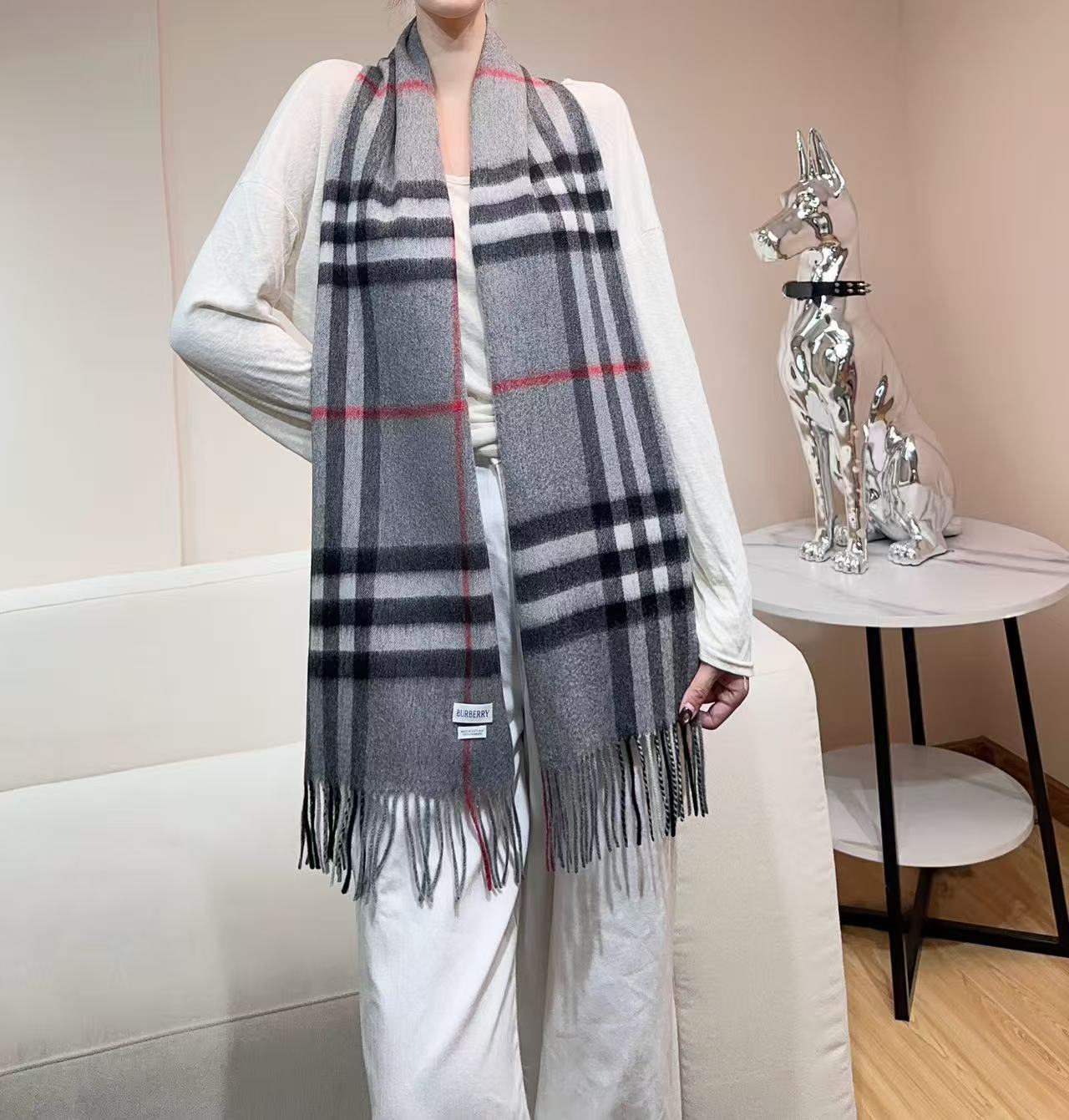 高品质新标到货！𝐁𝐔𝐑𝐁𝐄𝐑𝐑𝐘 经典入门级爆款，经典的格纹元素永垂不朽_简单大方男女都能佩戴_一条永不