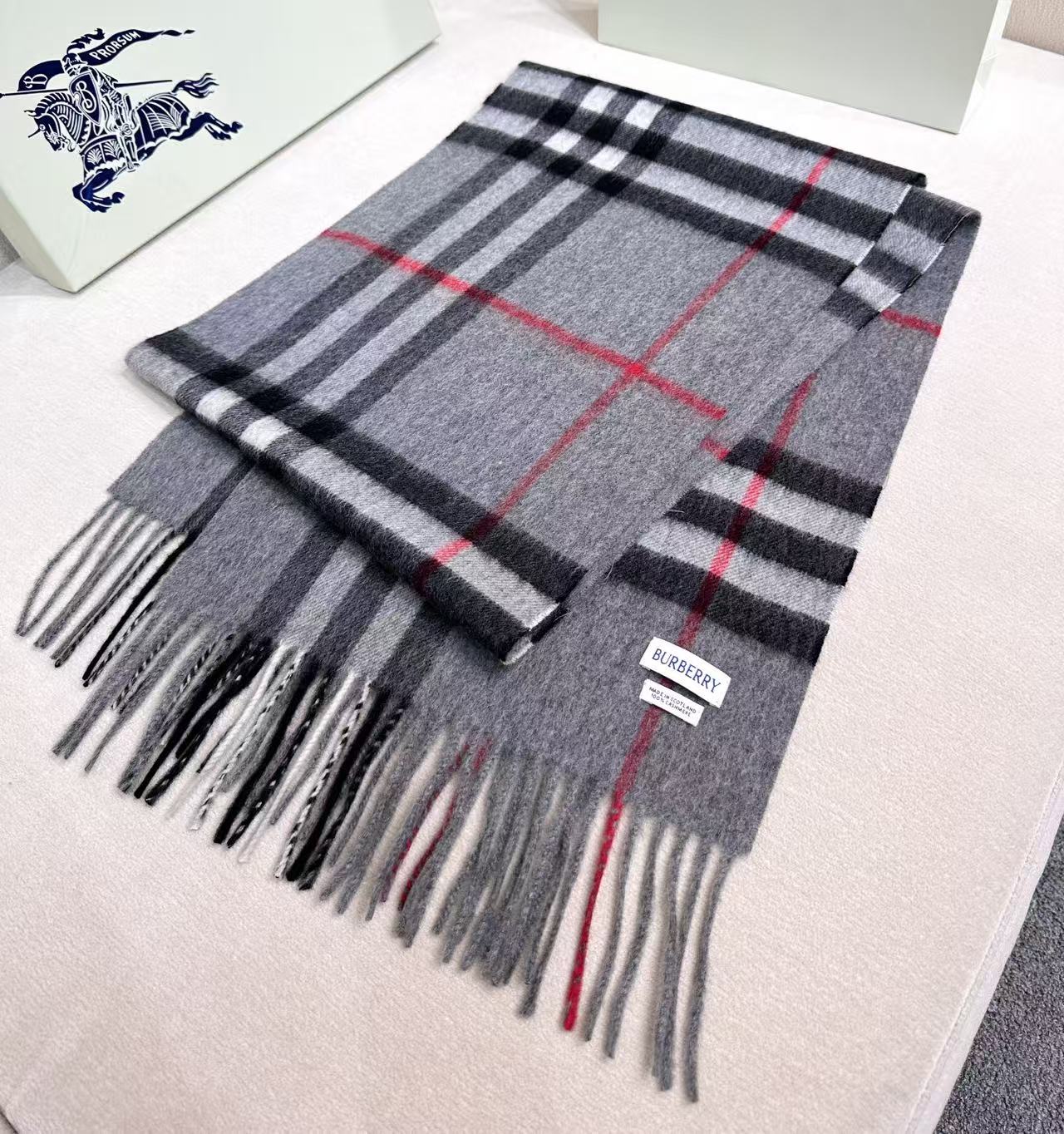 高品质新标到货！𝐁𝐔𝐑𝐁𝐄𝐑𝐑𝐘 经典入门级爆款，经典的格纹元素永垂不朽_简单大方男女都能佩戴_一条永不