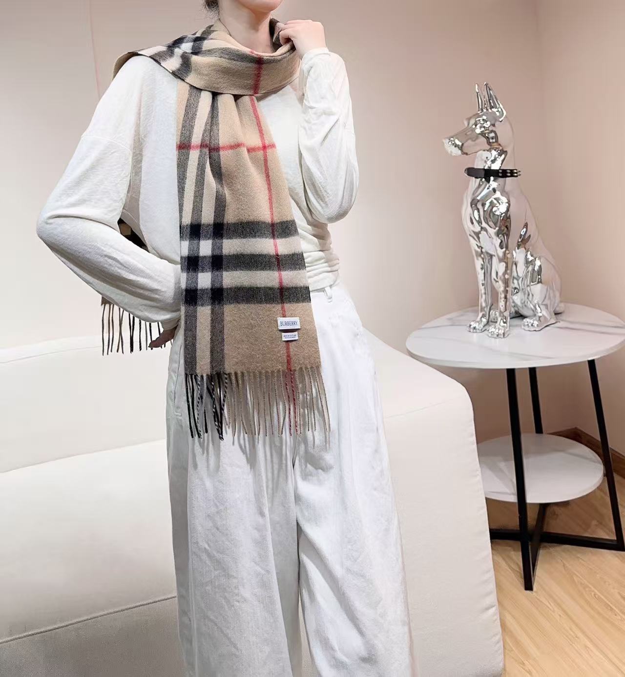 高品质新标到货！𝐁𝐔𝐑𝐁𝐄𝐑𝐑𝐘 经典入门级爆款，经典的格纹元素永垂不朽_简单大方男女都能佩戴_一条永不