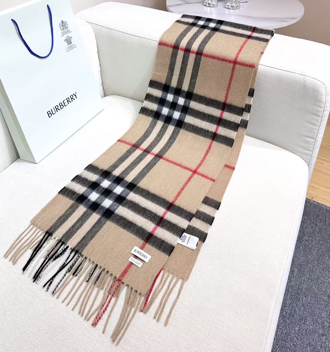 高品质新标到货！𝐁𝐔𝐑𝐁𝐄𝐑𝐑𝐘 经典入门级爆款，经典的格纹元素永垂不朽_简单大方男女都能佩戴_一条永不