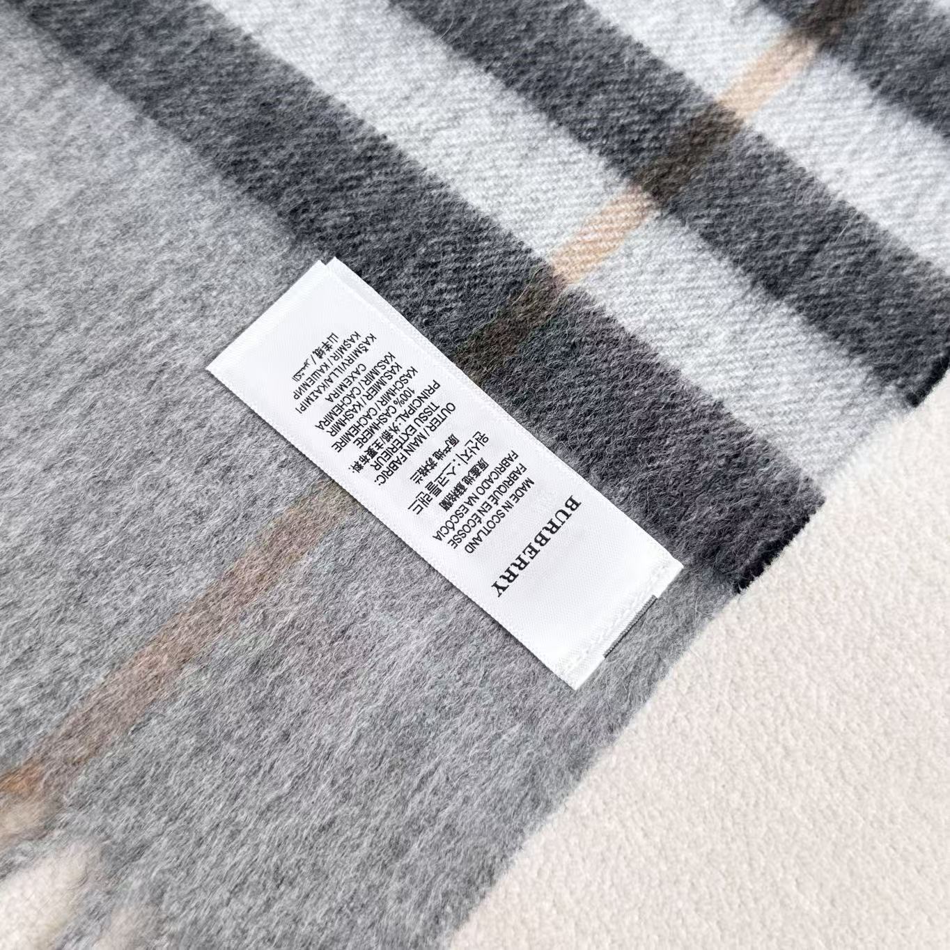 高品质新标到货！𝐁𝐔𝐑𝐁𝐄𝐑𝐑𝐘 经典入门级爆款，经典的格纹元素永垂不朽_简单大方男女都能佩戴_一条永不