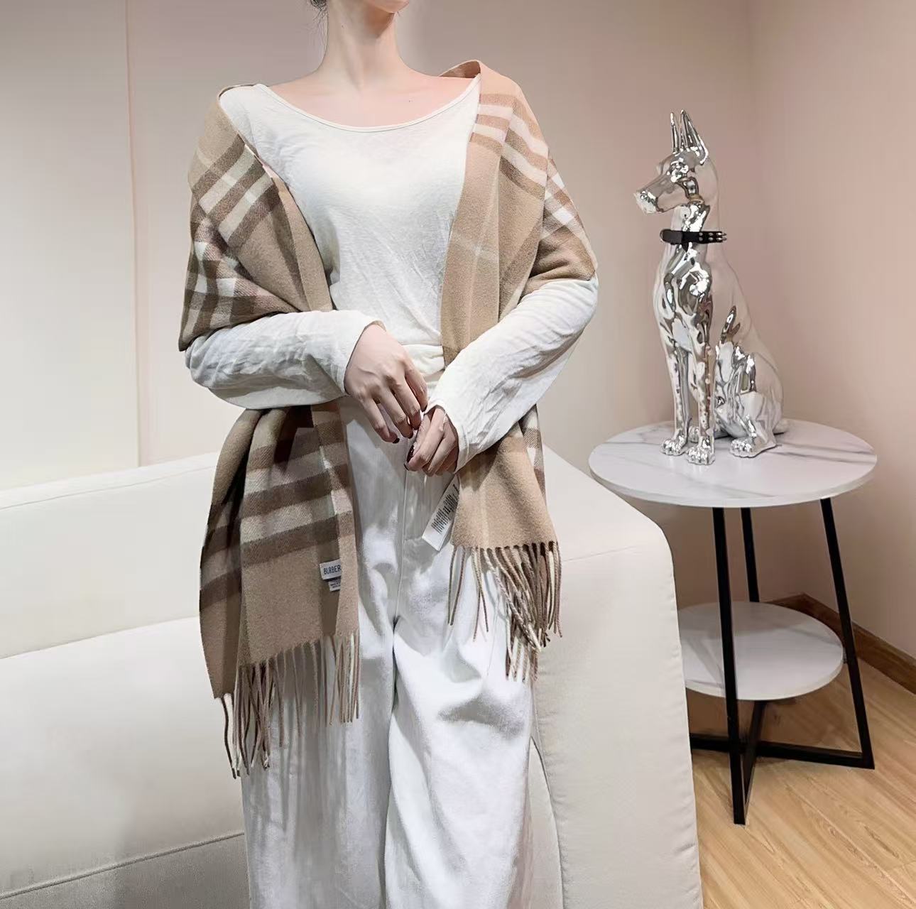 高品质新标到货！𝐁𝐔𝐑𝐁𝐄𝐑𝐑𝐘 经典入门级爆款，经典的格纹元素永垂不朽_简单大方男女都能佩戴_一条永不