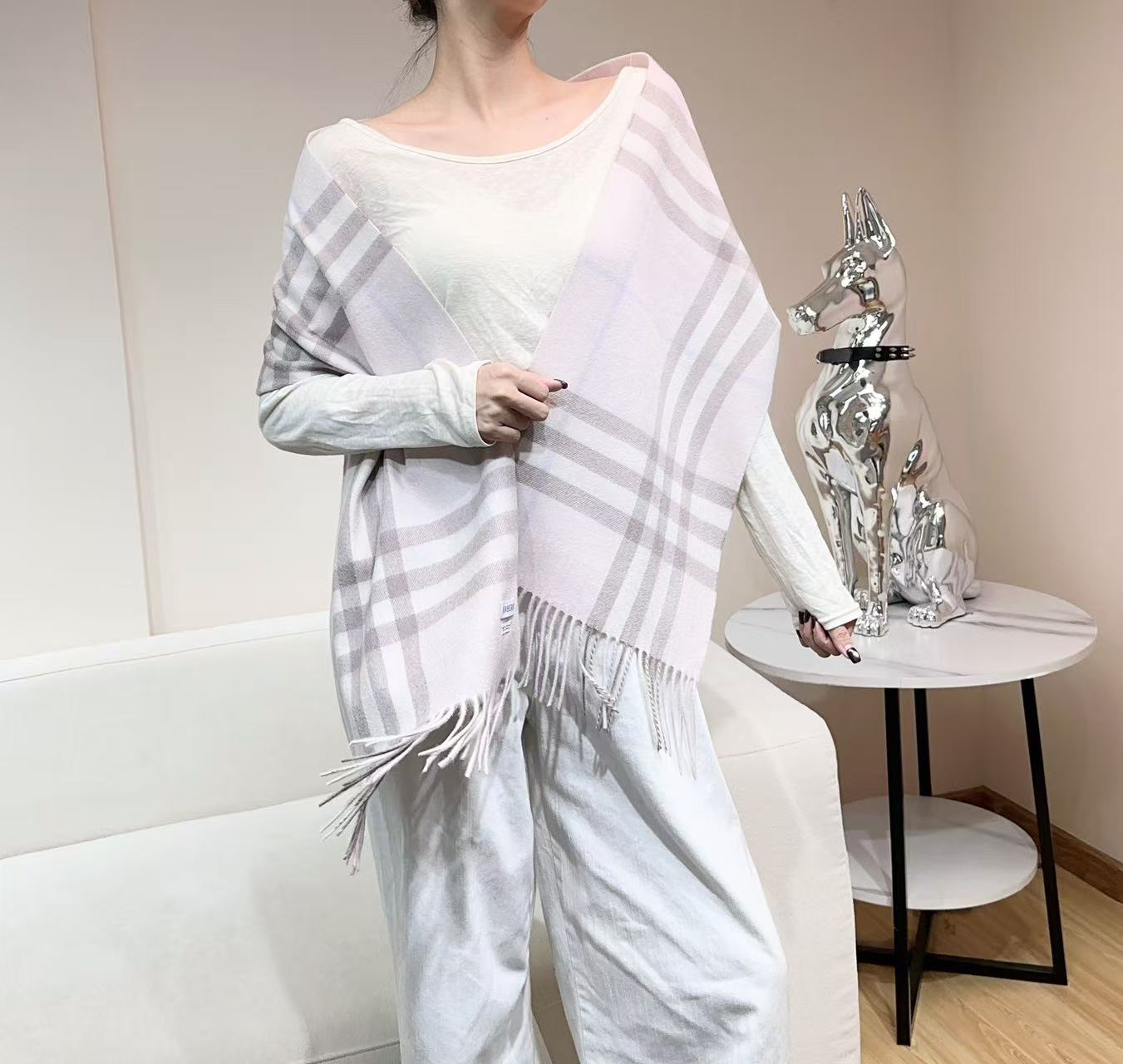 高品质新标到货！𝐁𝐔𝐑𝐁𝐄𝐑𝐑𝐘 经典入门级爆款，经典的格纹元素永垂不朽_简单大方男女都能佩戴_一条永不