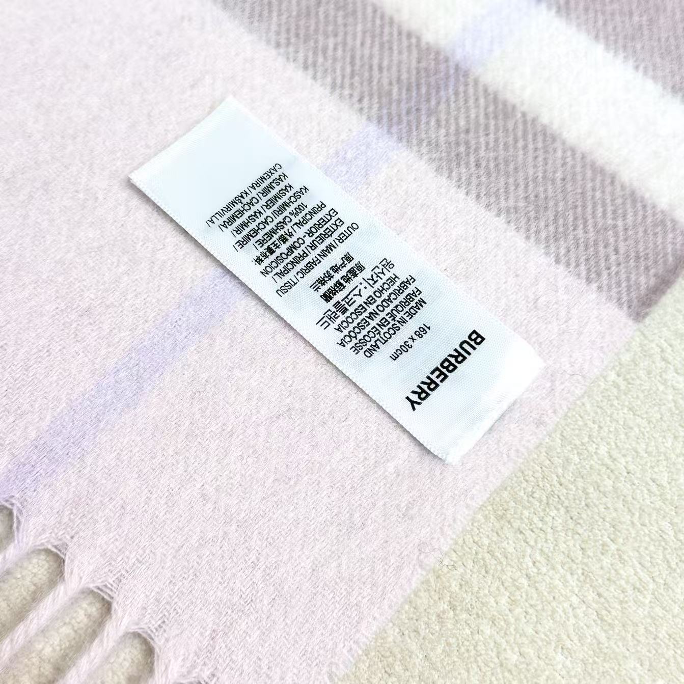 高品质新标到货！𝐁𝐔𝐑𝐁𝐄𝐑𝐑𝐘 经典入门级爆款，经典的格纹元素永垂不朽_简单大方男女都能佩戴_一条永不