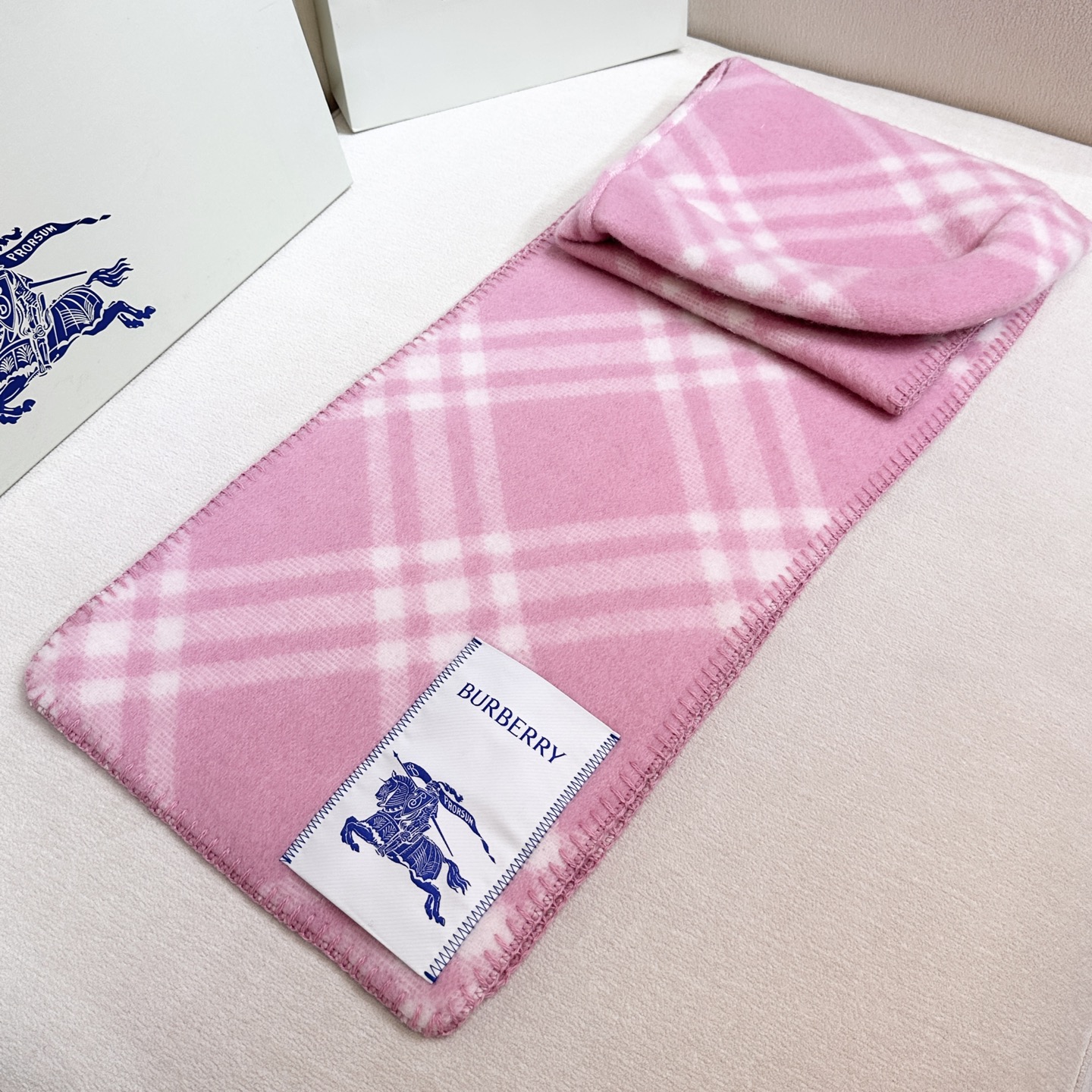 Burberry 𝐁𝐮𝐫𝐛𝐞𝐫𝐫𝐲 • 2025格纹连帽围巾