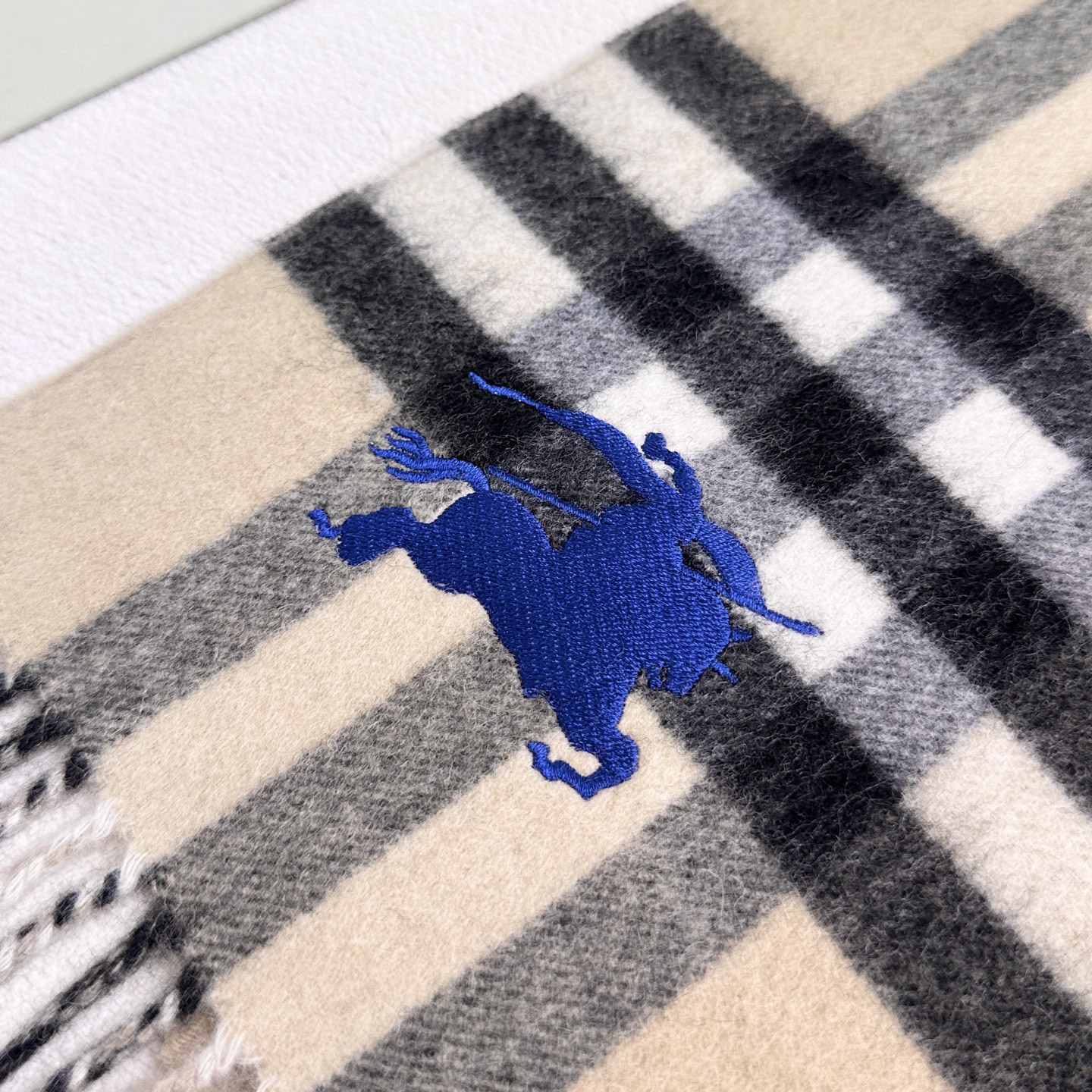 最新款 双面刺绣➕印花➕提花 大密度双面羊绒格子围巾 超高难度工艺 绝非一般coPy能做 原版开板 精致