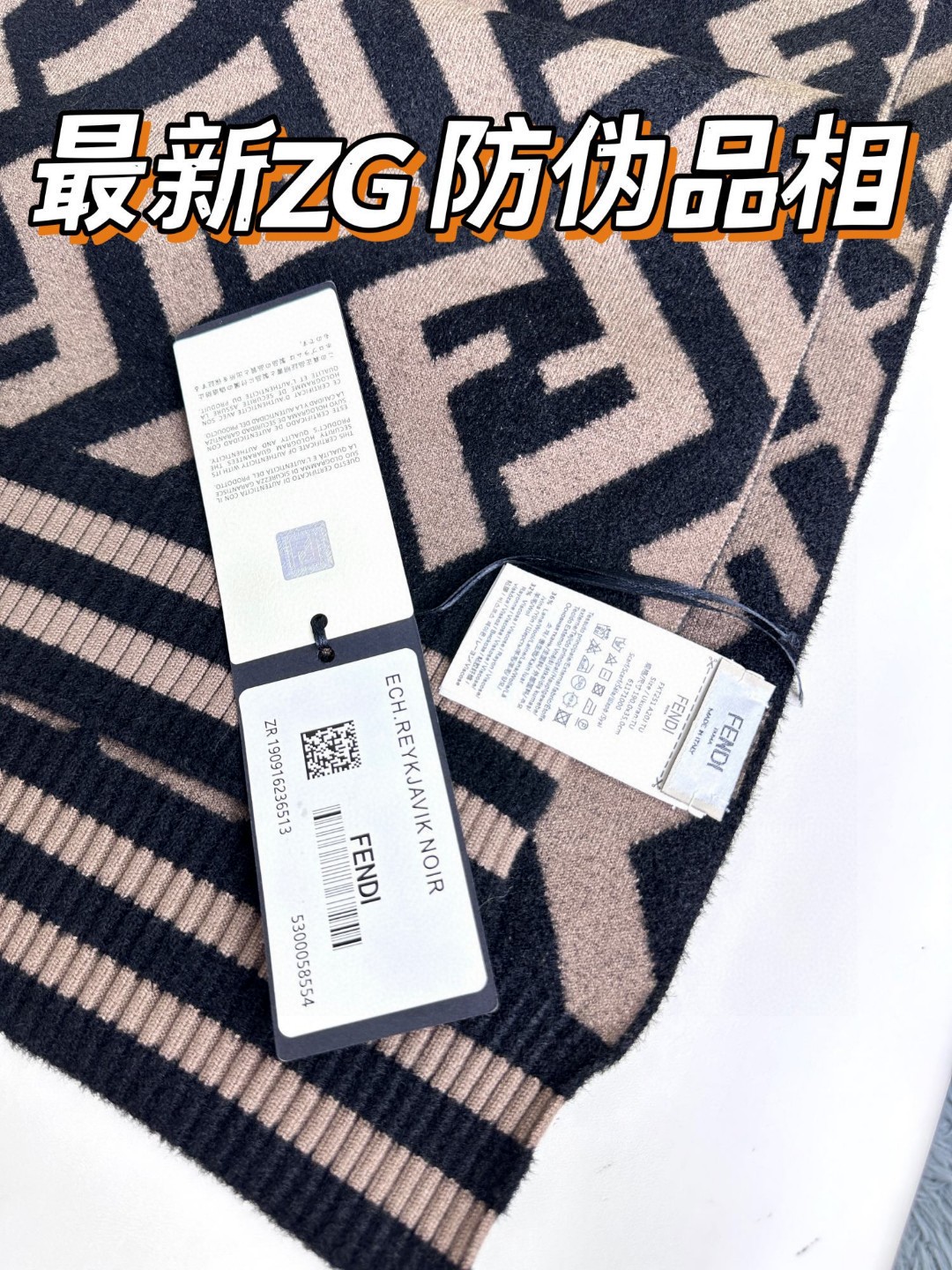 代购级别-现货秒发】𝐅𝐞𝐧𝐝𝐢 搭配大衣真少不了一条老花围巾_有多火真的不用多说了～专柜经常断货的款式之