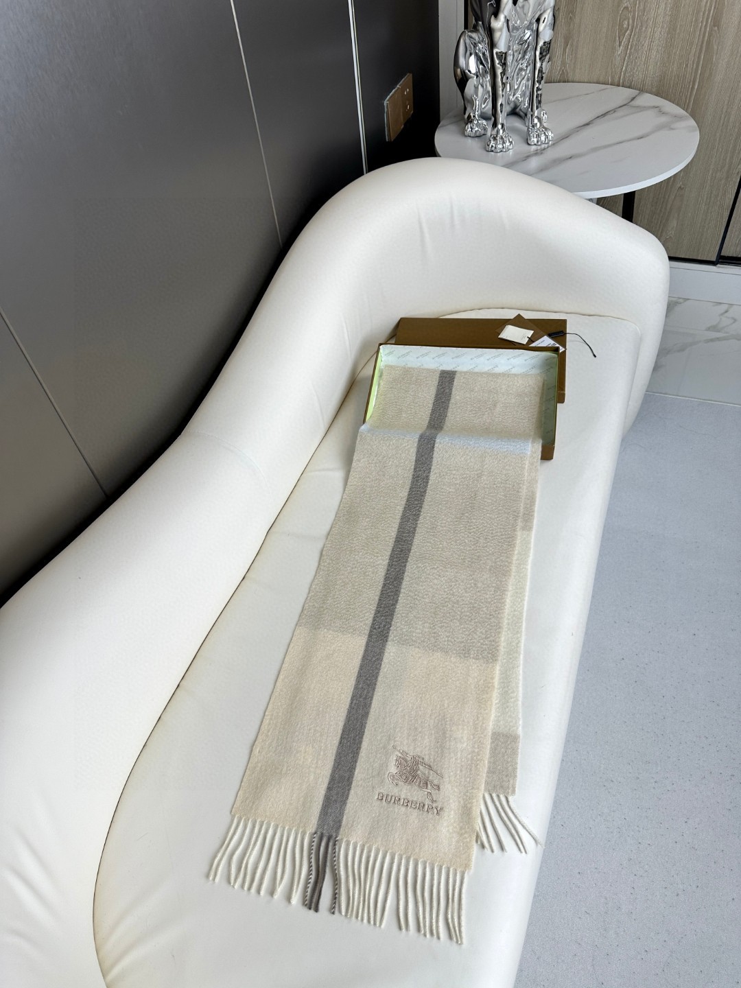 新款到！百分之百山羊绒！🌾巴宝利难得的高端男款，非常正的男士围巾~面料大爱，非常柔软细腻舒服‼大气简约，