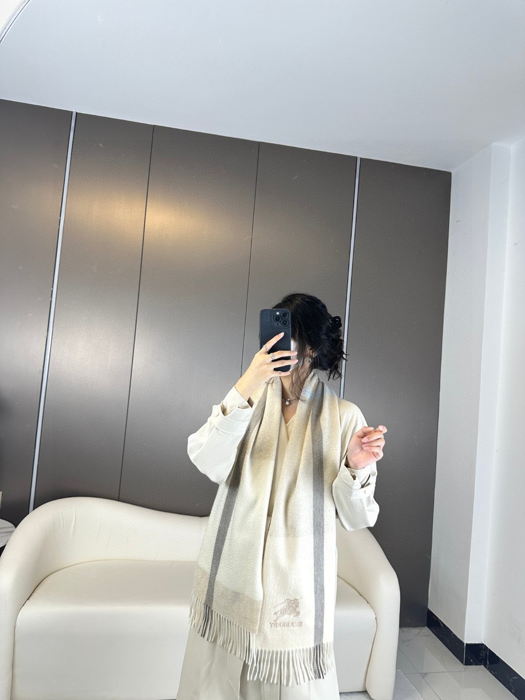 新款到！百分之百山羊绒！🌾巴宝利难得的高端男款，非常正的男士围巾~面料大爱，非常柔软细腻舒服‼大气简约，