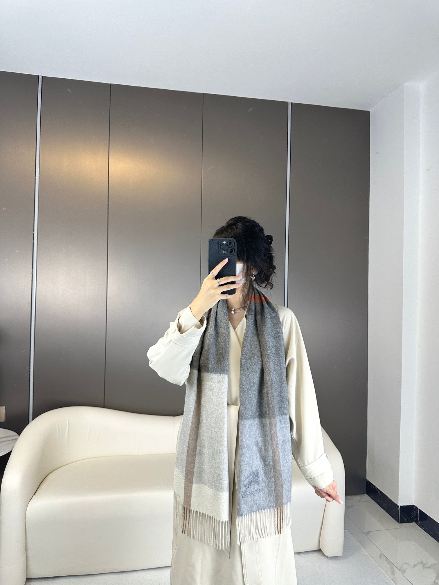 新款到！百分之百山羊绒！🌾巴宝利难得的高端男款，非常正的男士围巾~面料大爱，非常柔软细腻舒服‼大气简约，