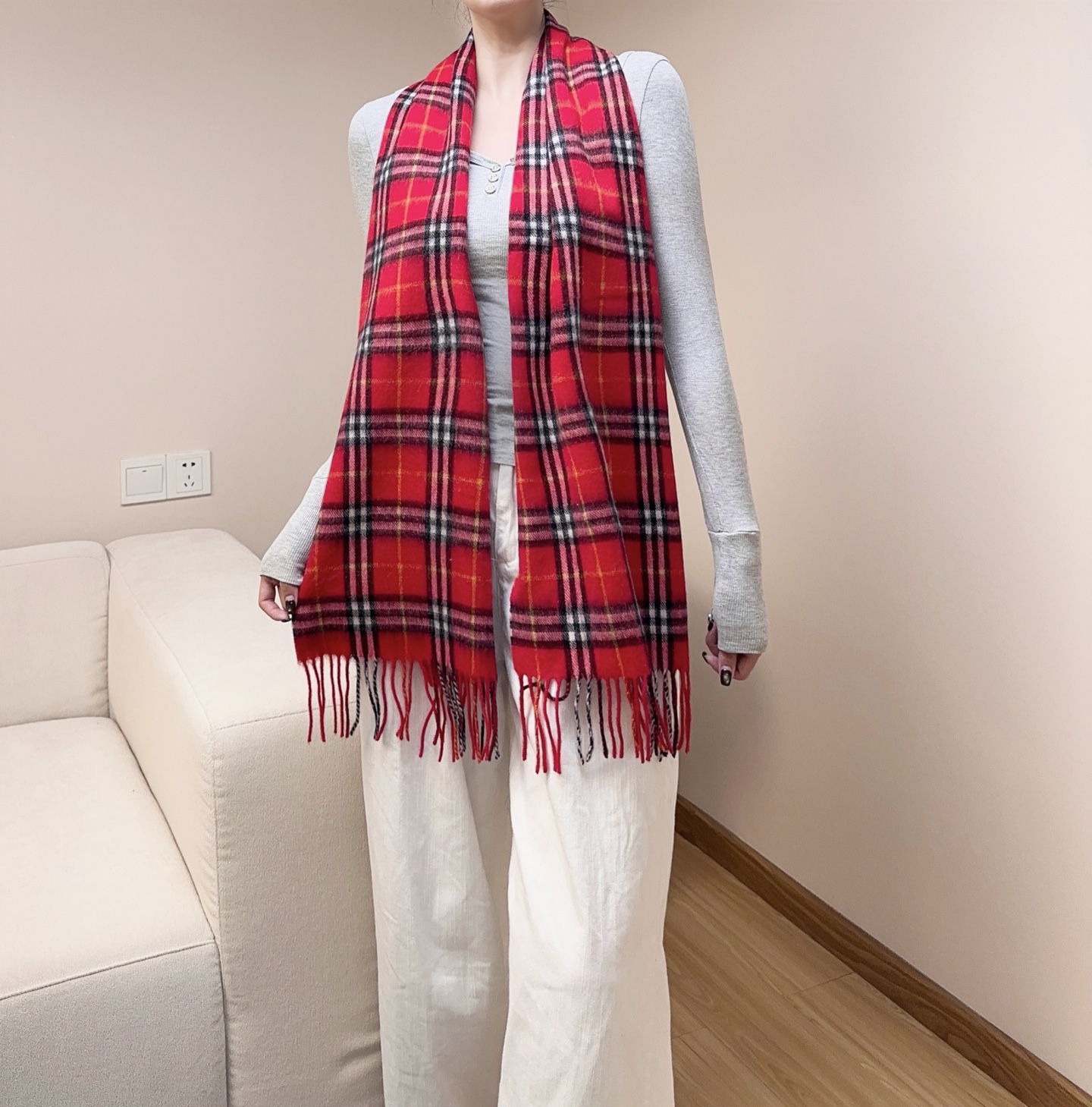 上新❤️新年红提前来啦！王牌口碑burberry经典羊绒格子围巾‼️专柜最新品相，目前专柜都换上了新标👍