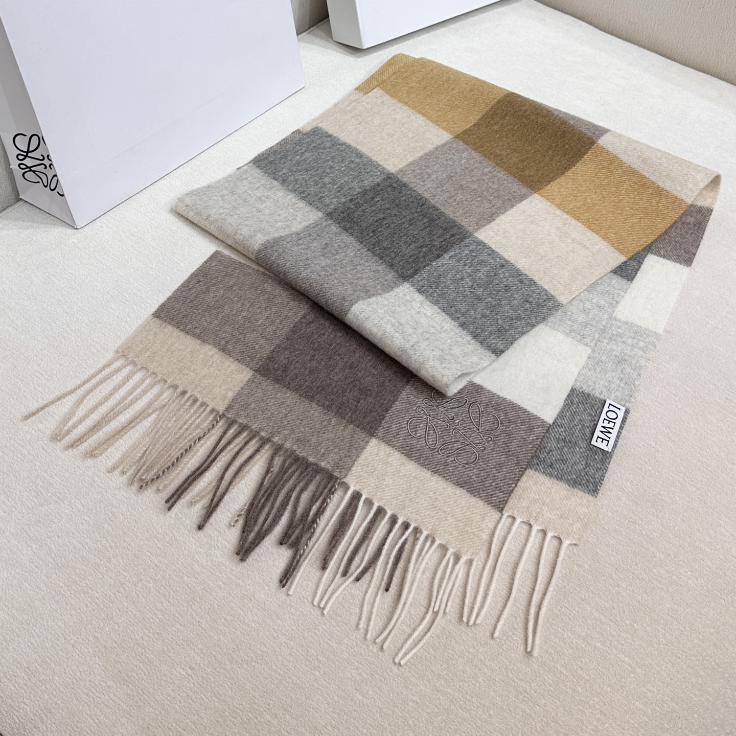 上新❤️2025年 【▪Loewe · 罗意威️难得一见的温柔配色，低调又不失优雅❗️】重点推荐，loe