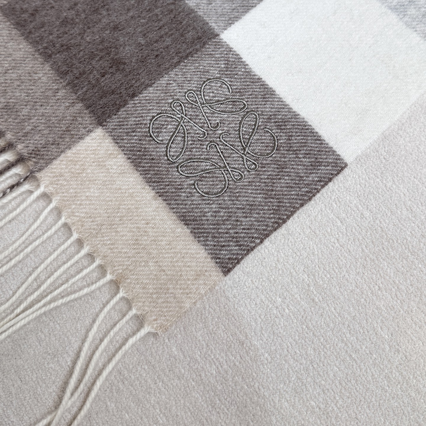 上新❤️2025年 【▪Loewe · 罗意威️难得一见的温柔配色，低调又不失优雅❗️】重点推荐，loe